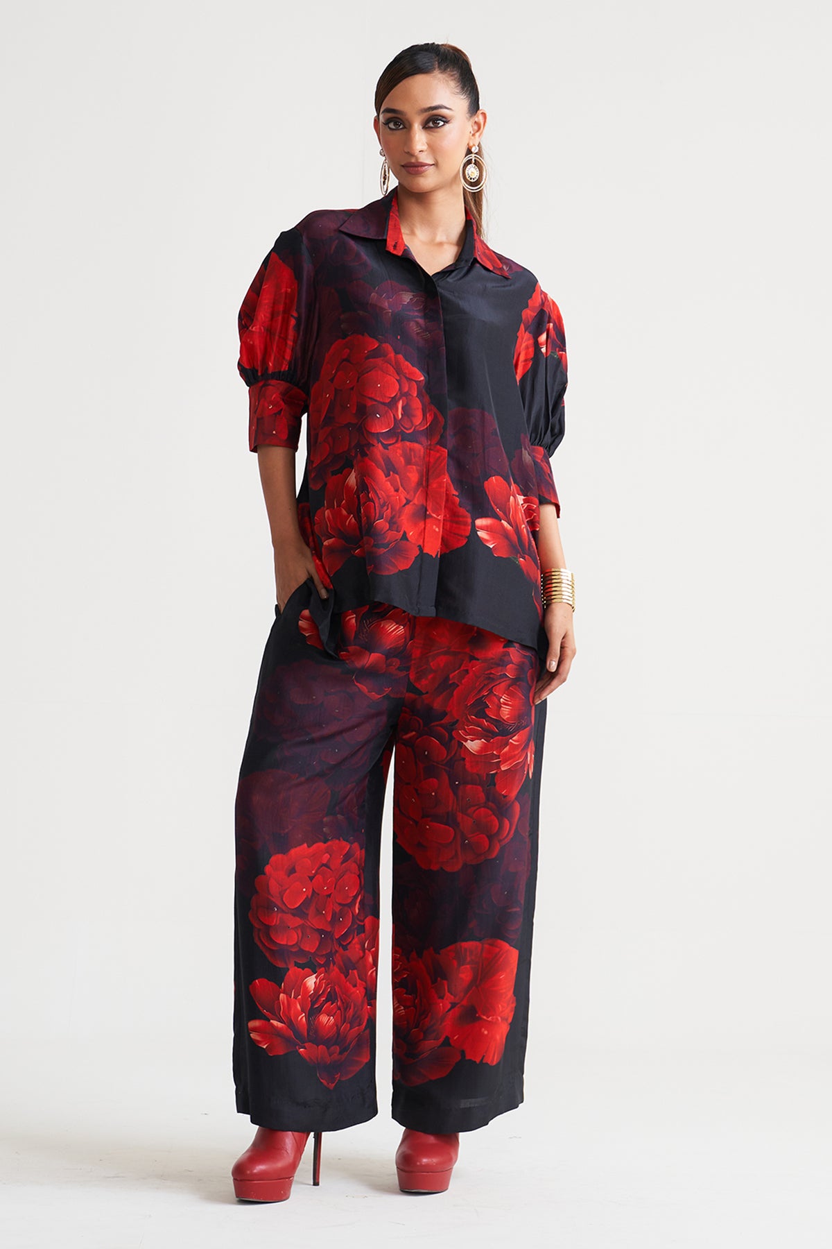 Box yoke pleated shirt