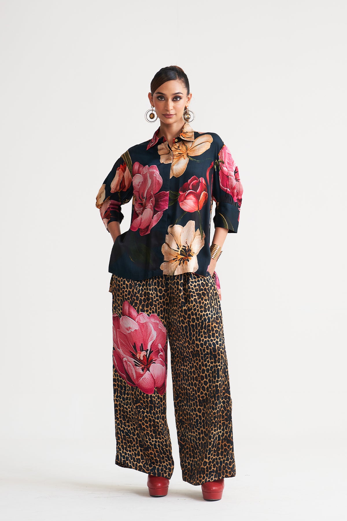 Box yoke pleated shirt