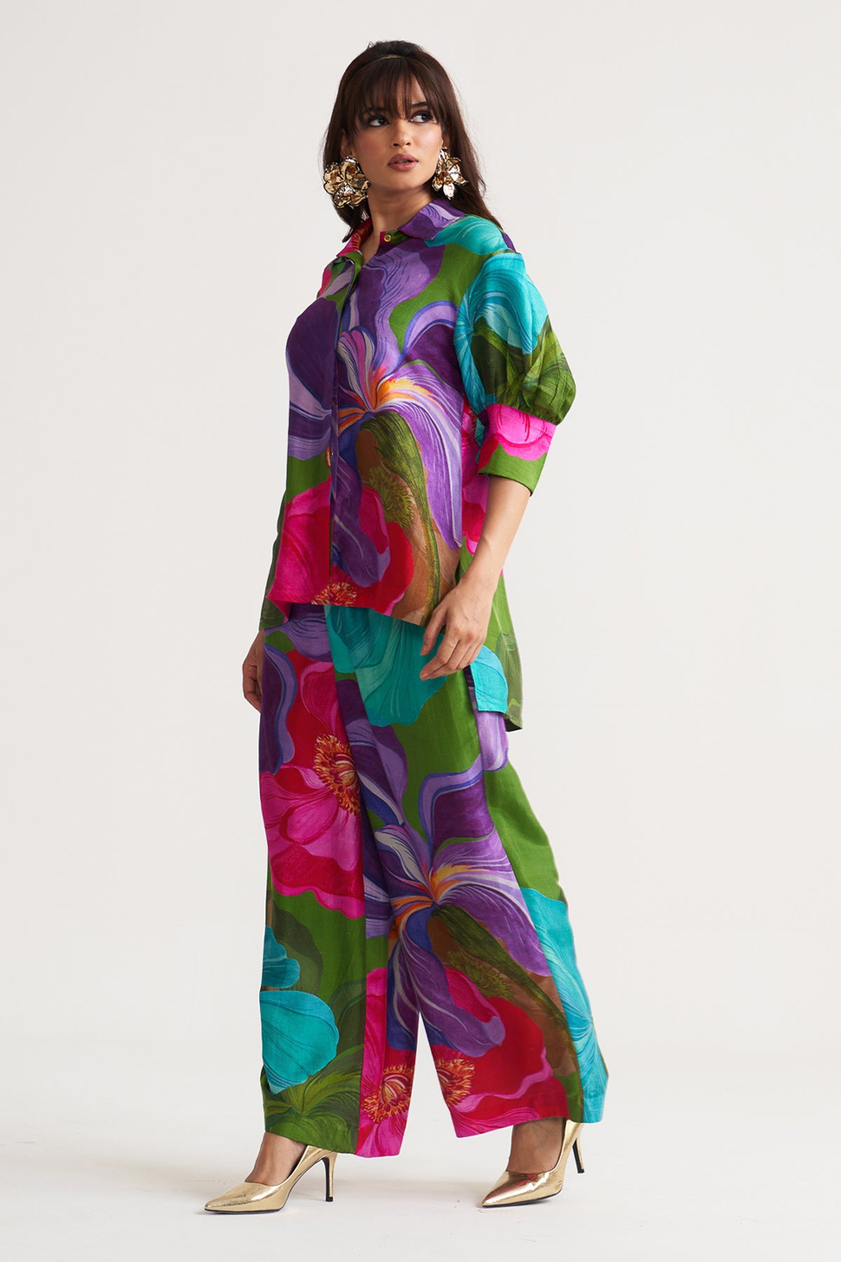 Box yoke pleated shirt