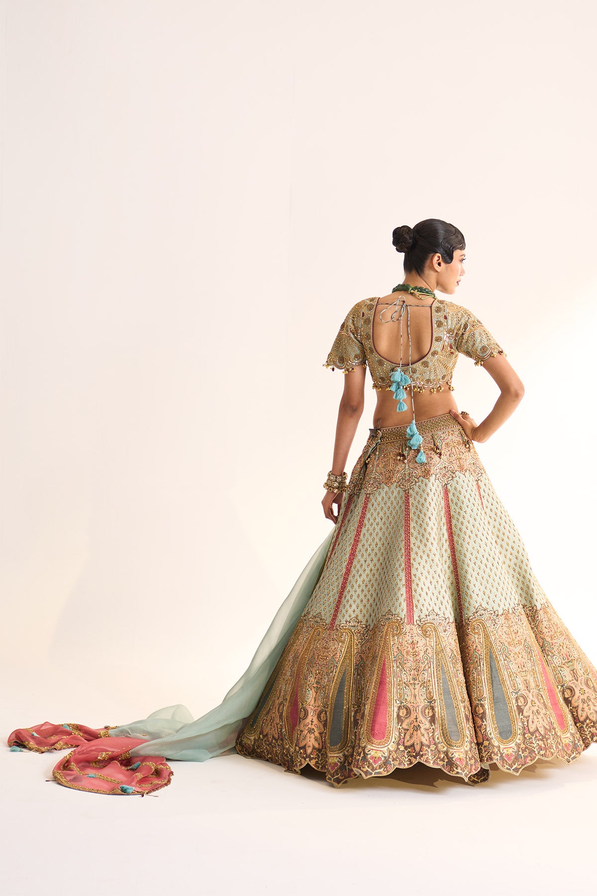 Nargis lehanga