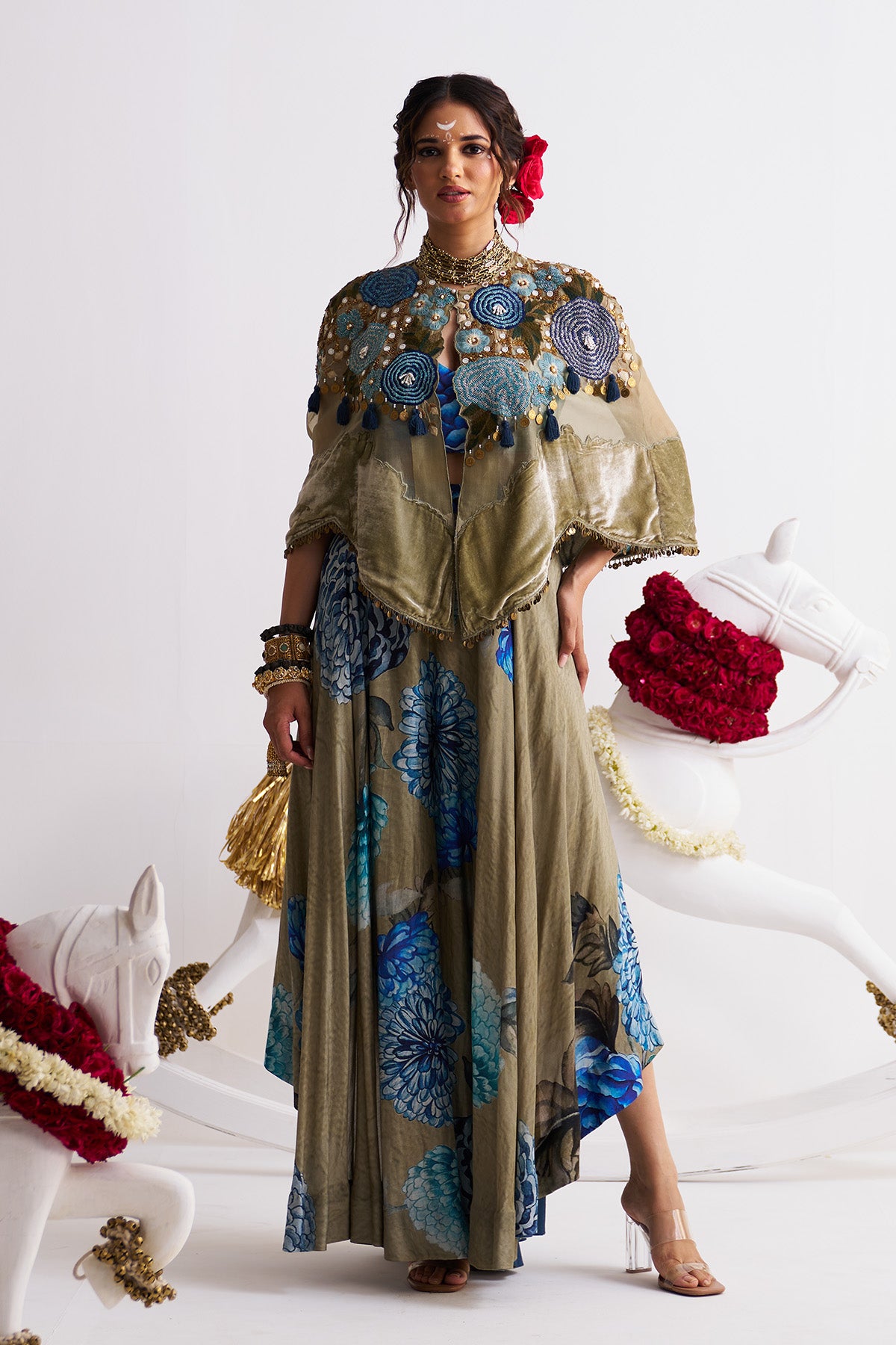 Velevt short cape set