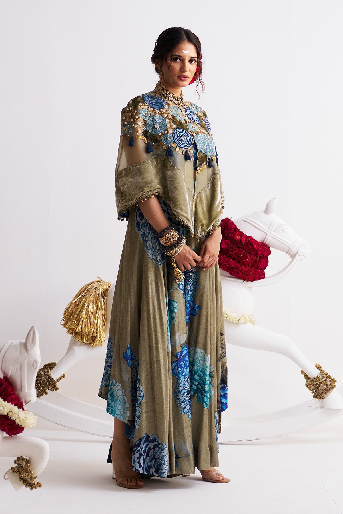 Velvet short cape set