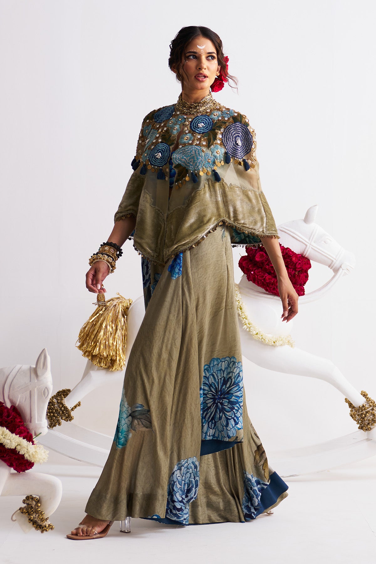 Velevt short cape set