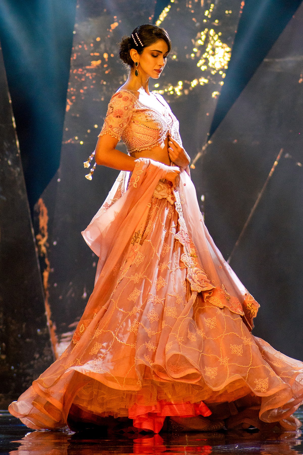 MOTI JAAL TRAIL LEHENGA