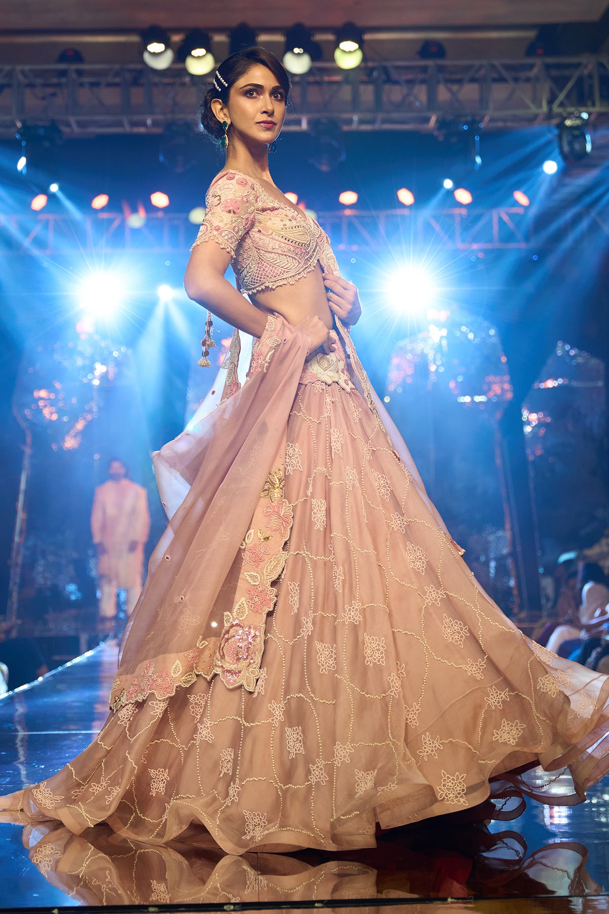 MOTI JAAL TRAIL LEHENGA