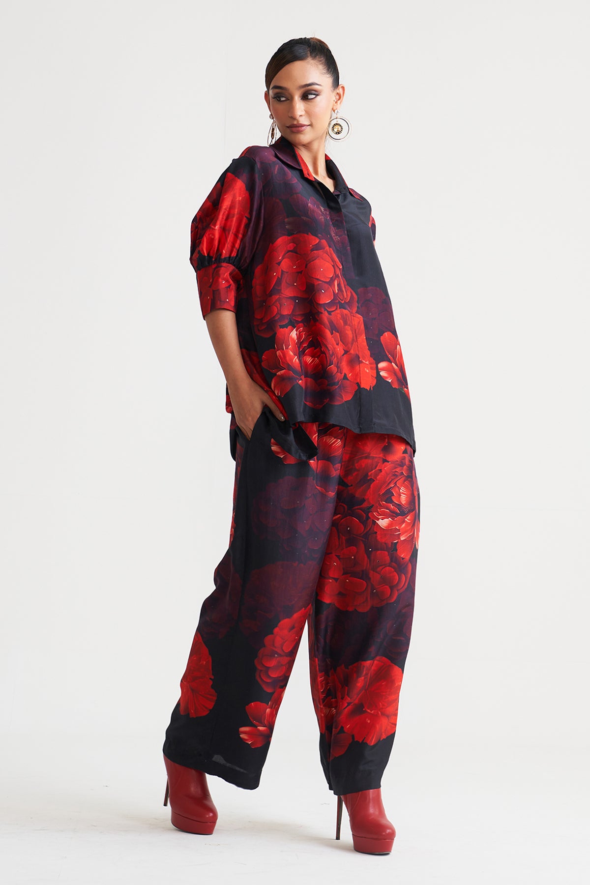 Box yoke pleated shirt