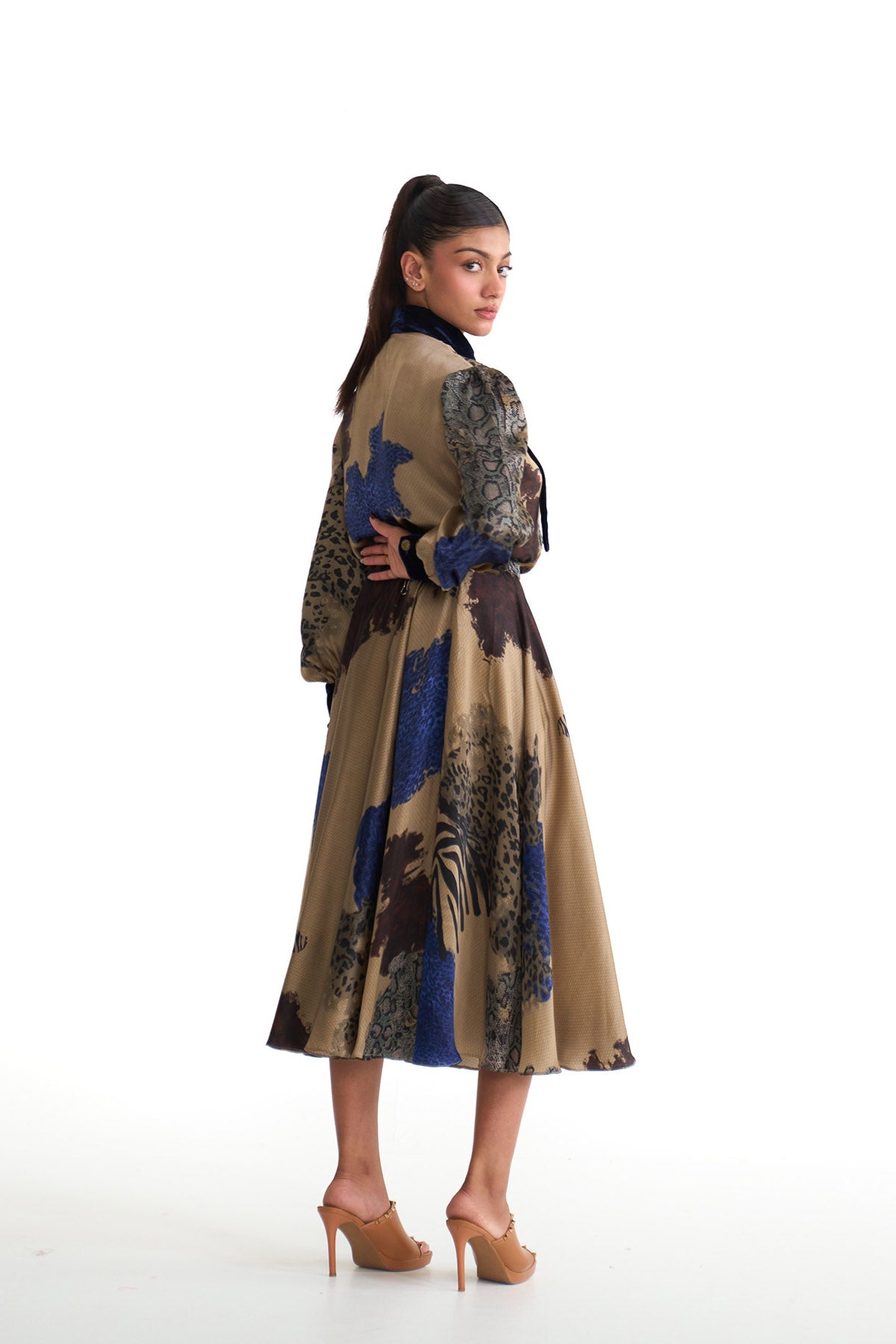 Desert safari elongated collar shirt