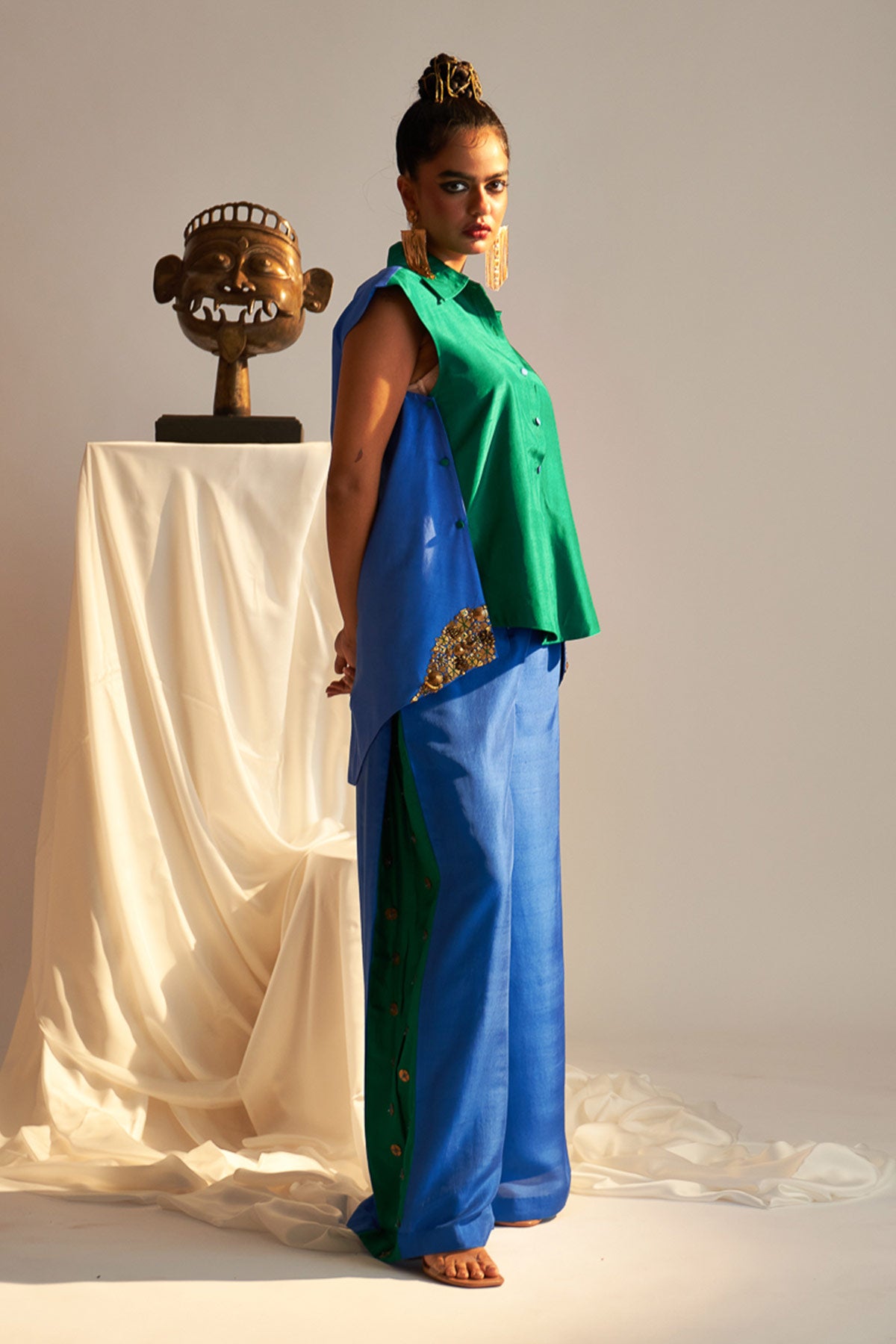 Side panel overlap top