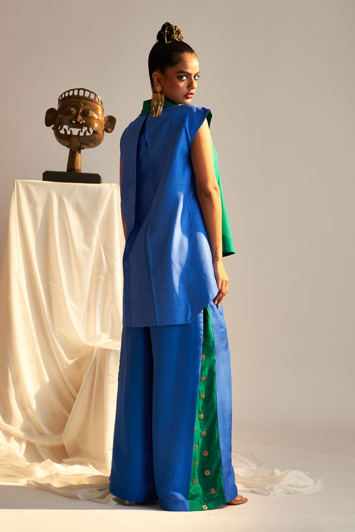 Side panel overlap top