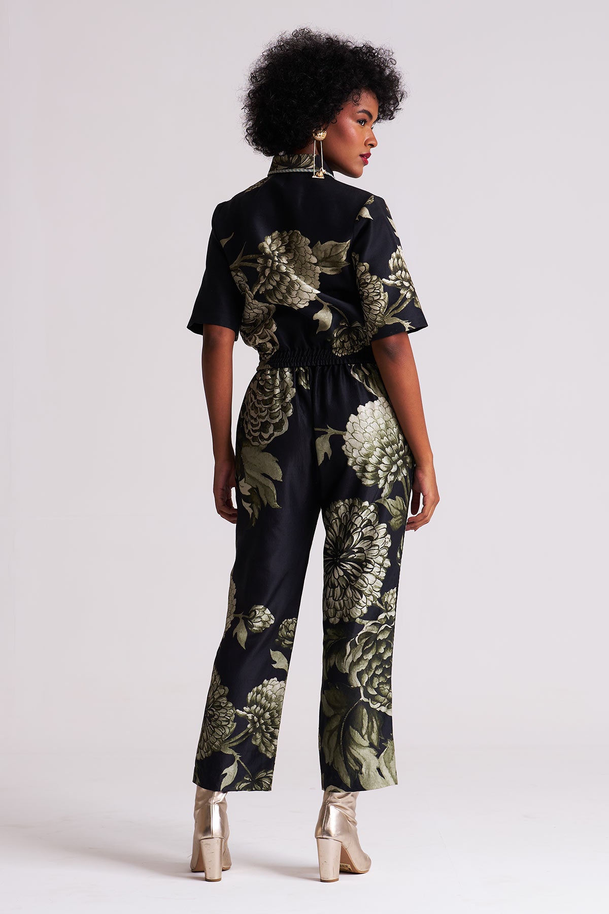 Short jacket with elastic hem