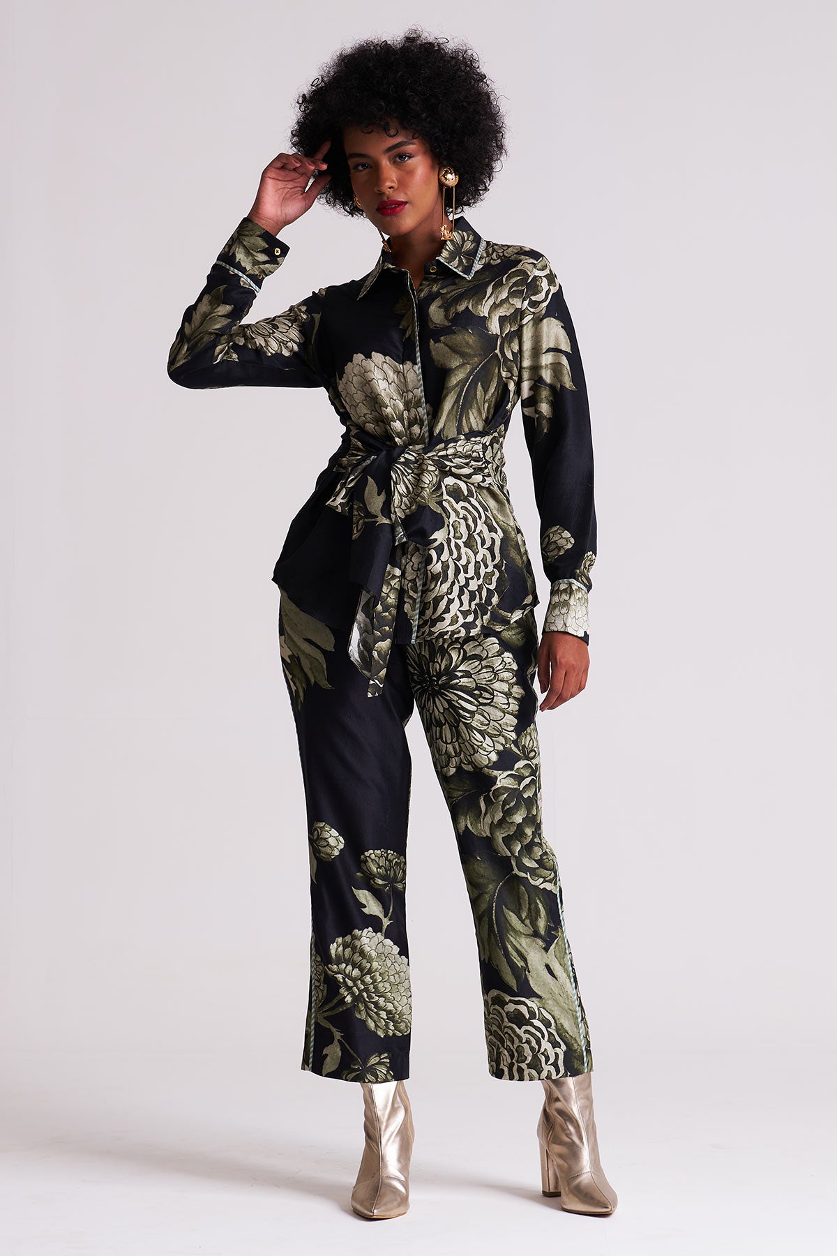 Front tie up shirt with narrow pants