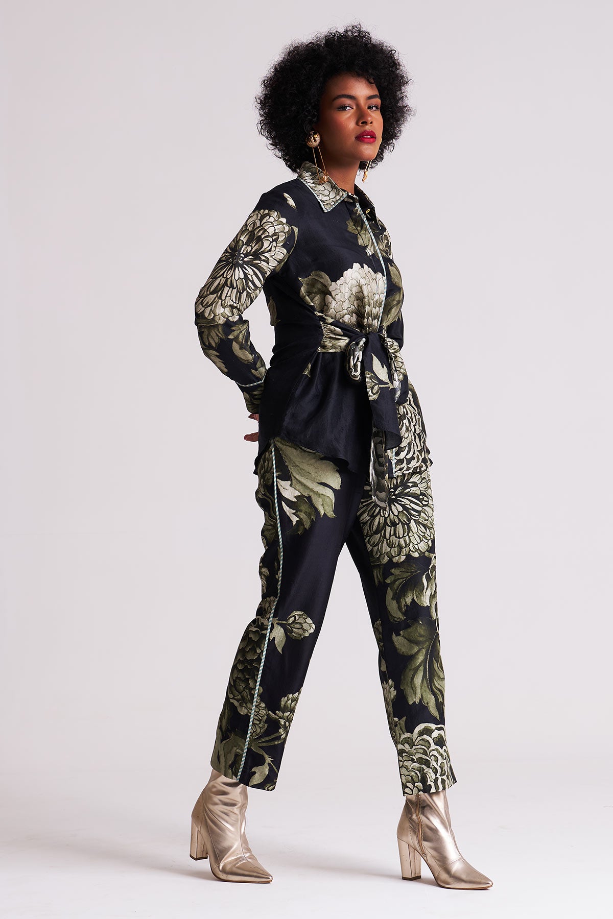Front tie up shirt with narrow pants