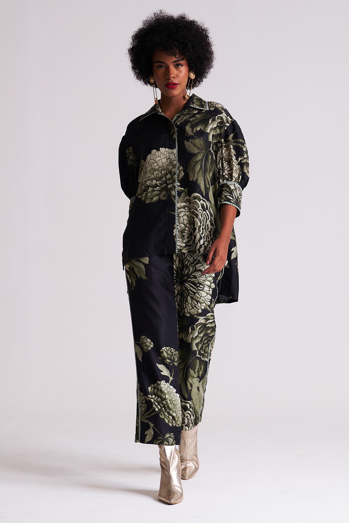Box yoke pleated shirt