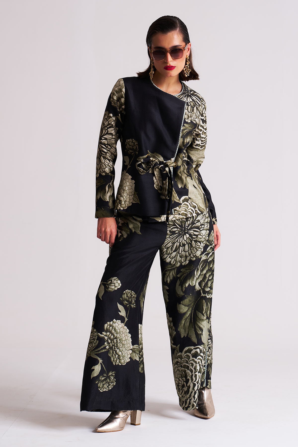 Black floral Eye let blazer