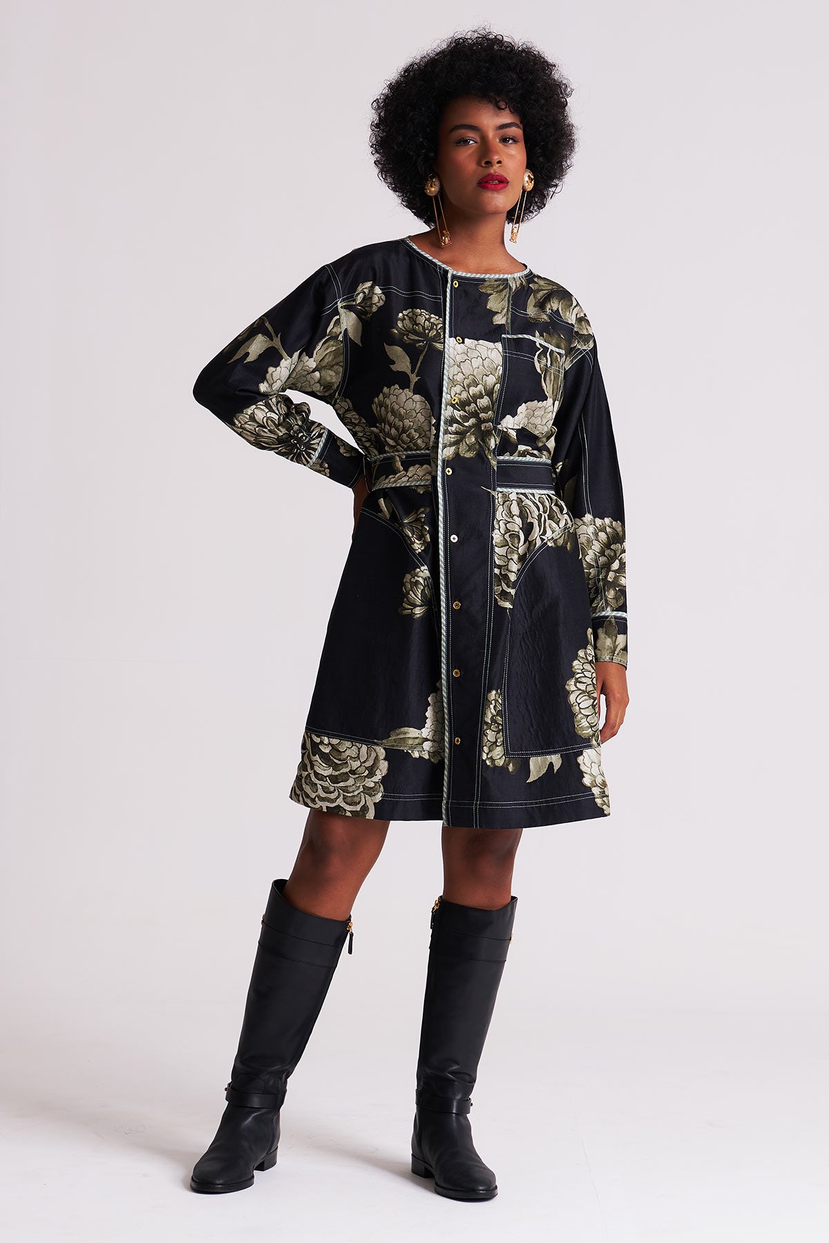 Thread detail dress