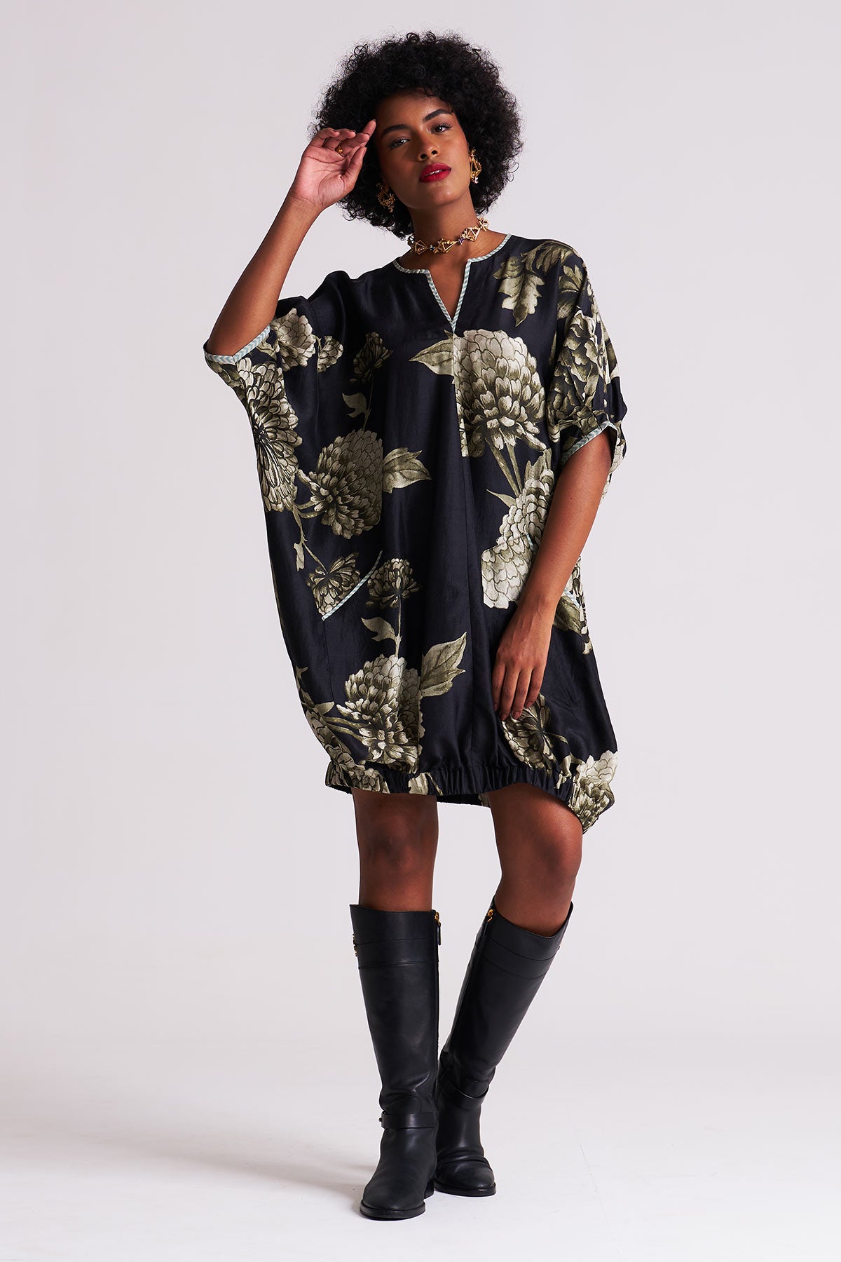 Dress with elasticated hem