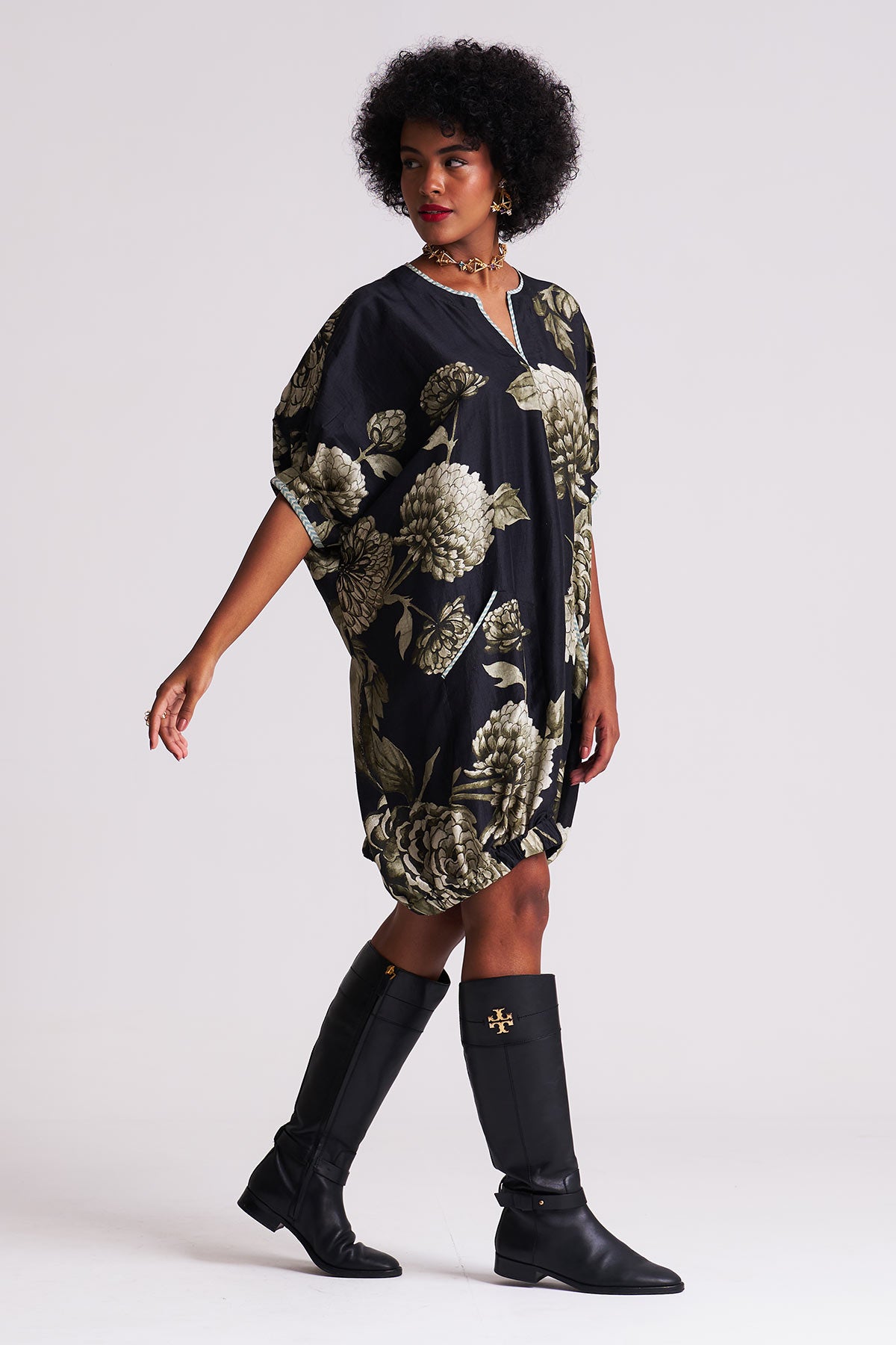 Dress with elasticated hem