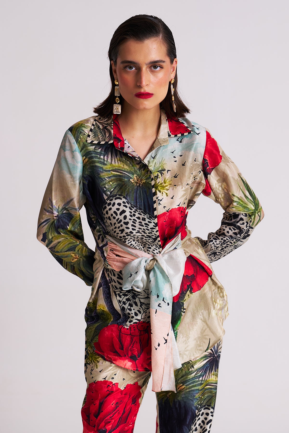 Front tie up shirt with narrow pants
