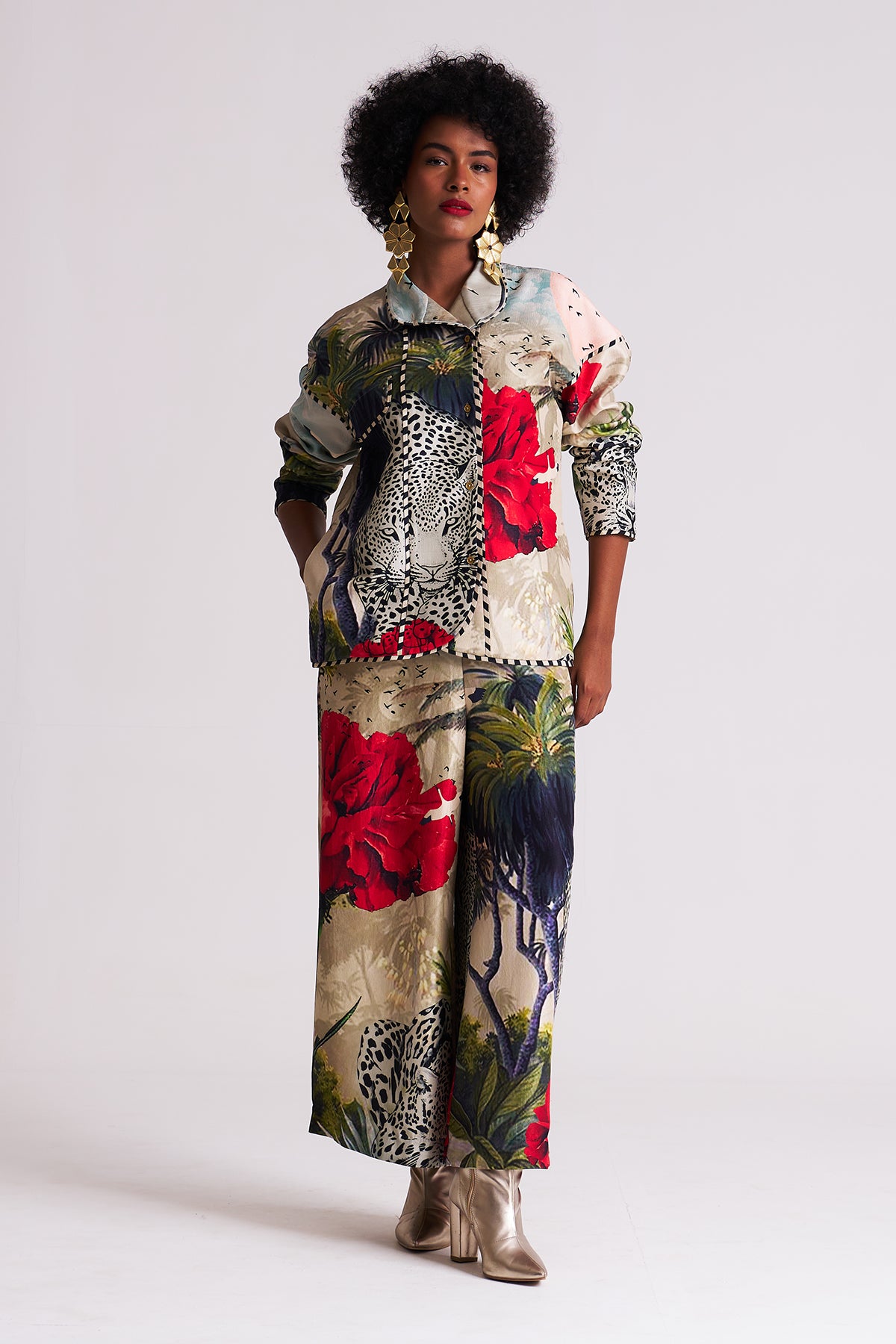 Piping detail coat