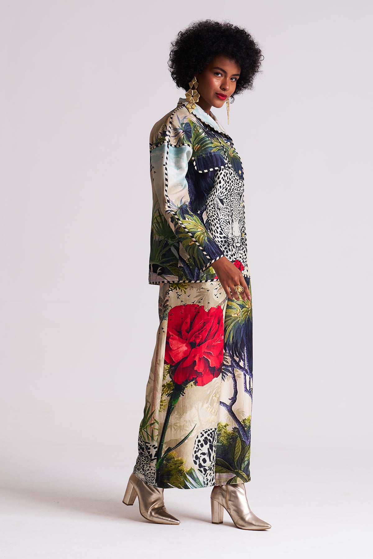 Piping detail coat
