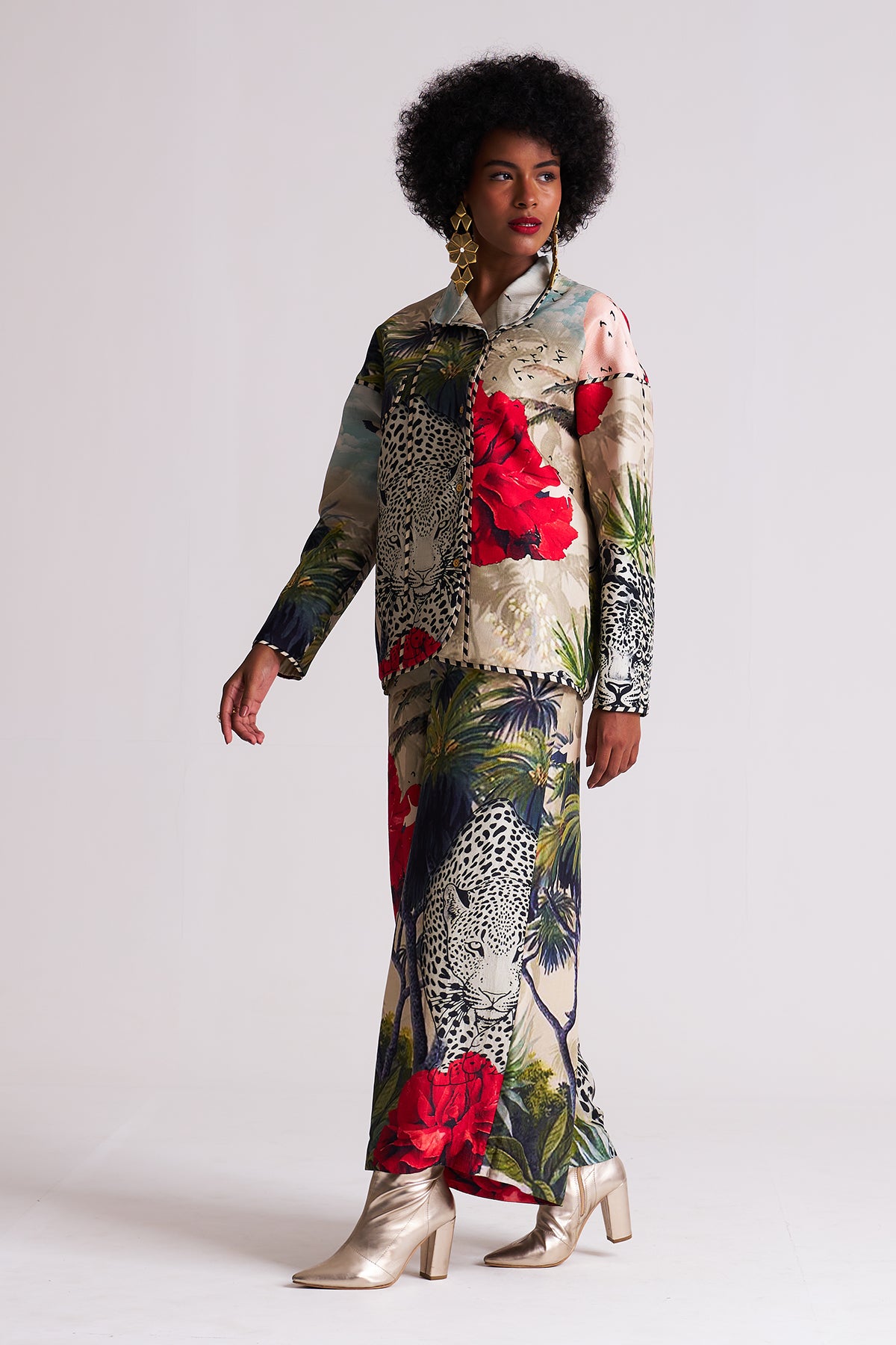 Piping detail coat