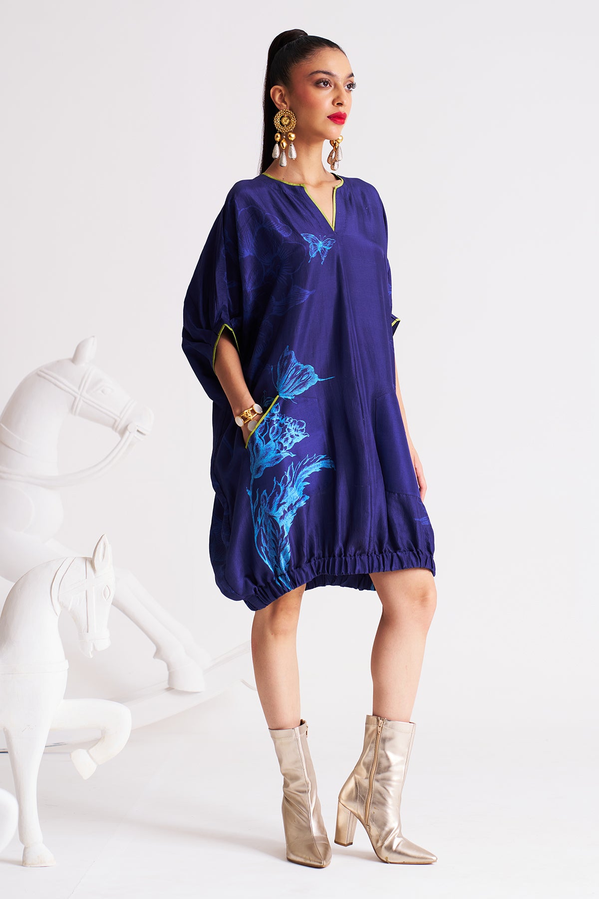 Dress with elasticated hem