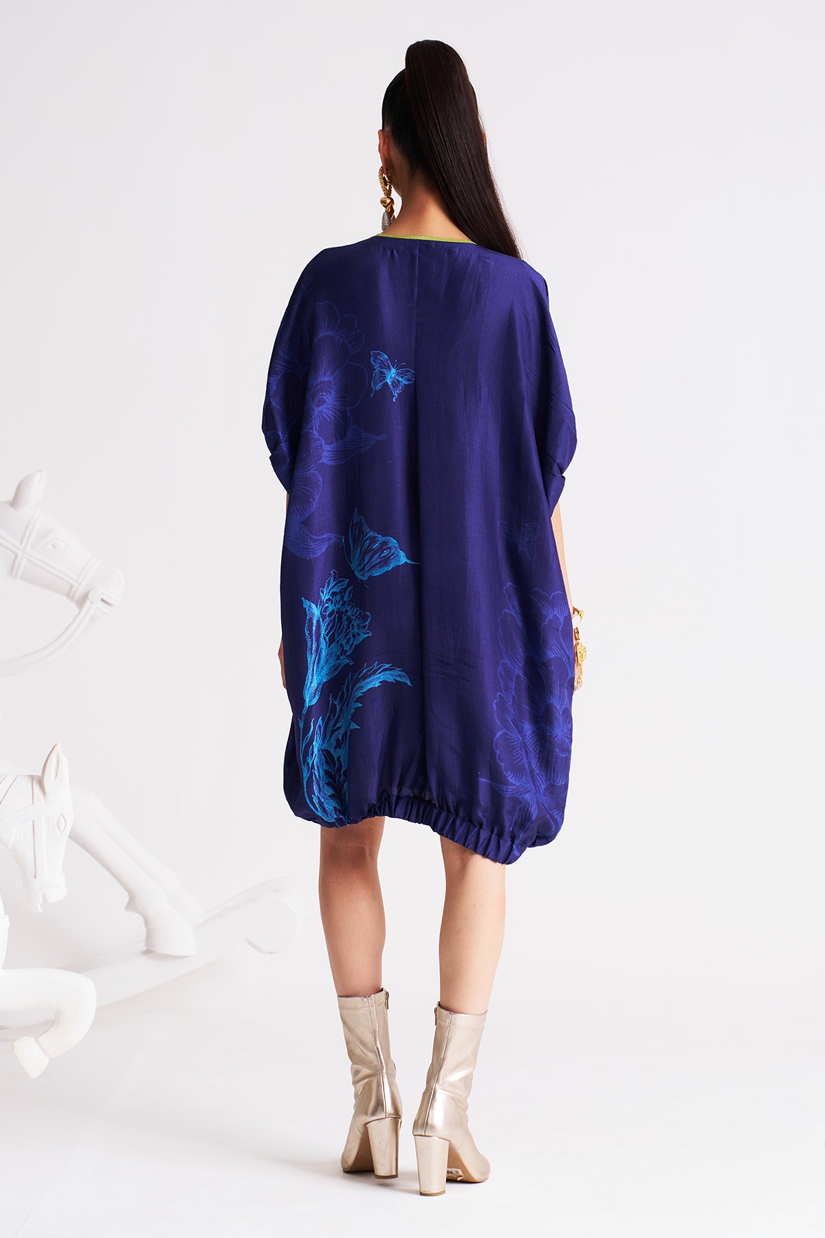 Dress with elasticated hem