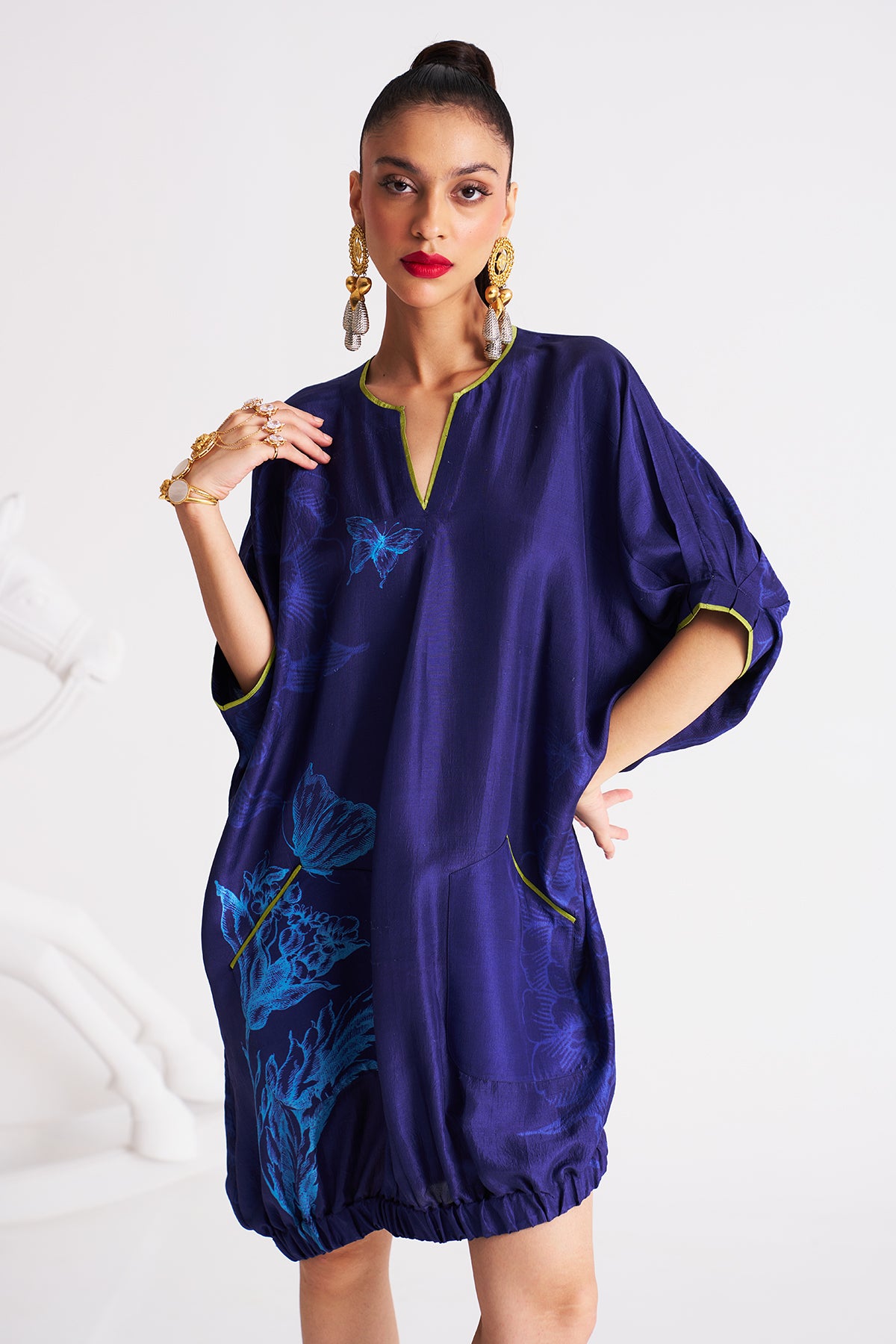 Dress with elasticated hem