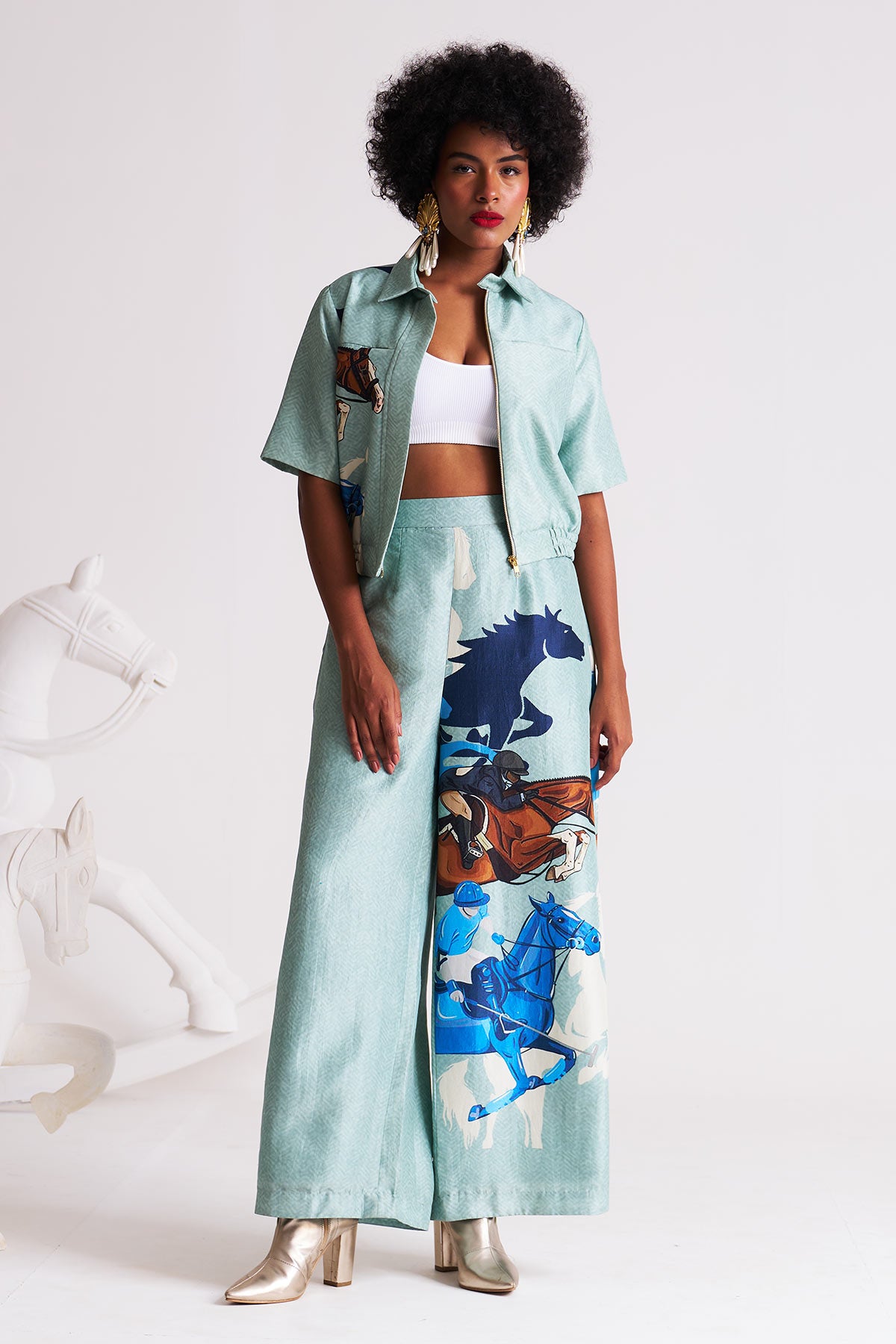 Short jacket with elastic hem