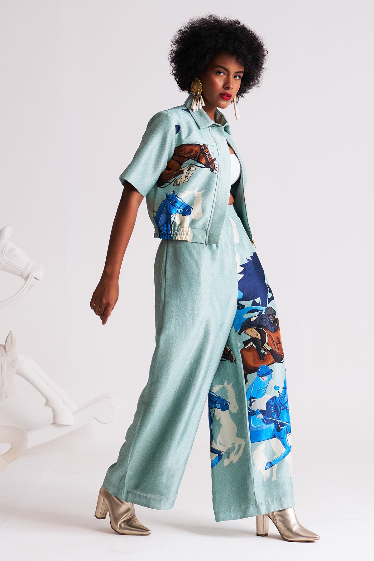 Short jacket with elastic hem