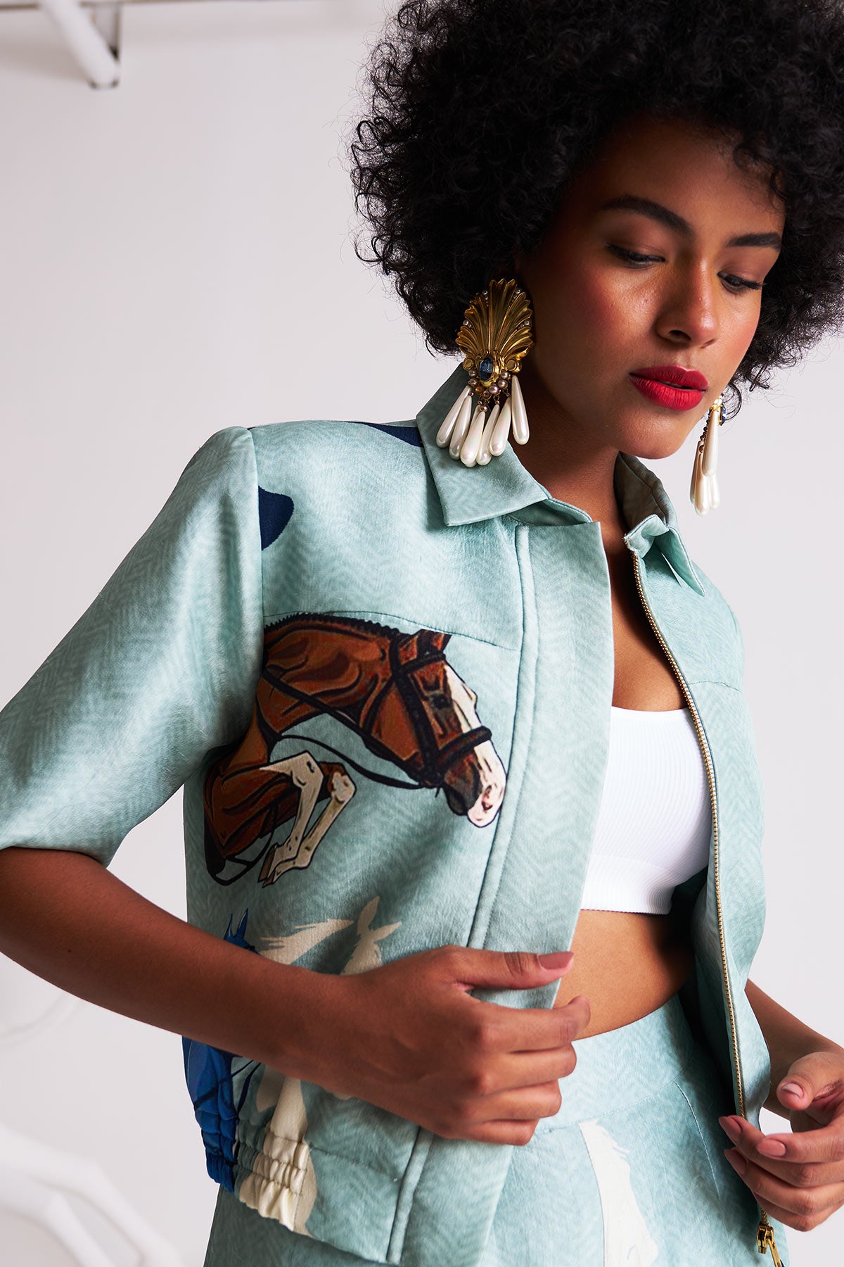 Short jacket with elastic hem