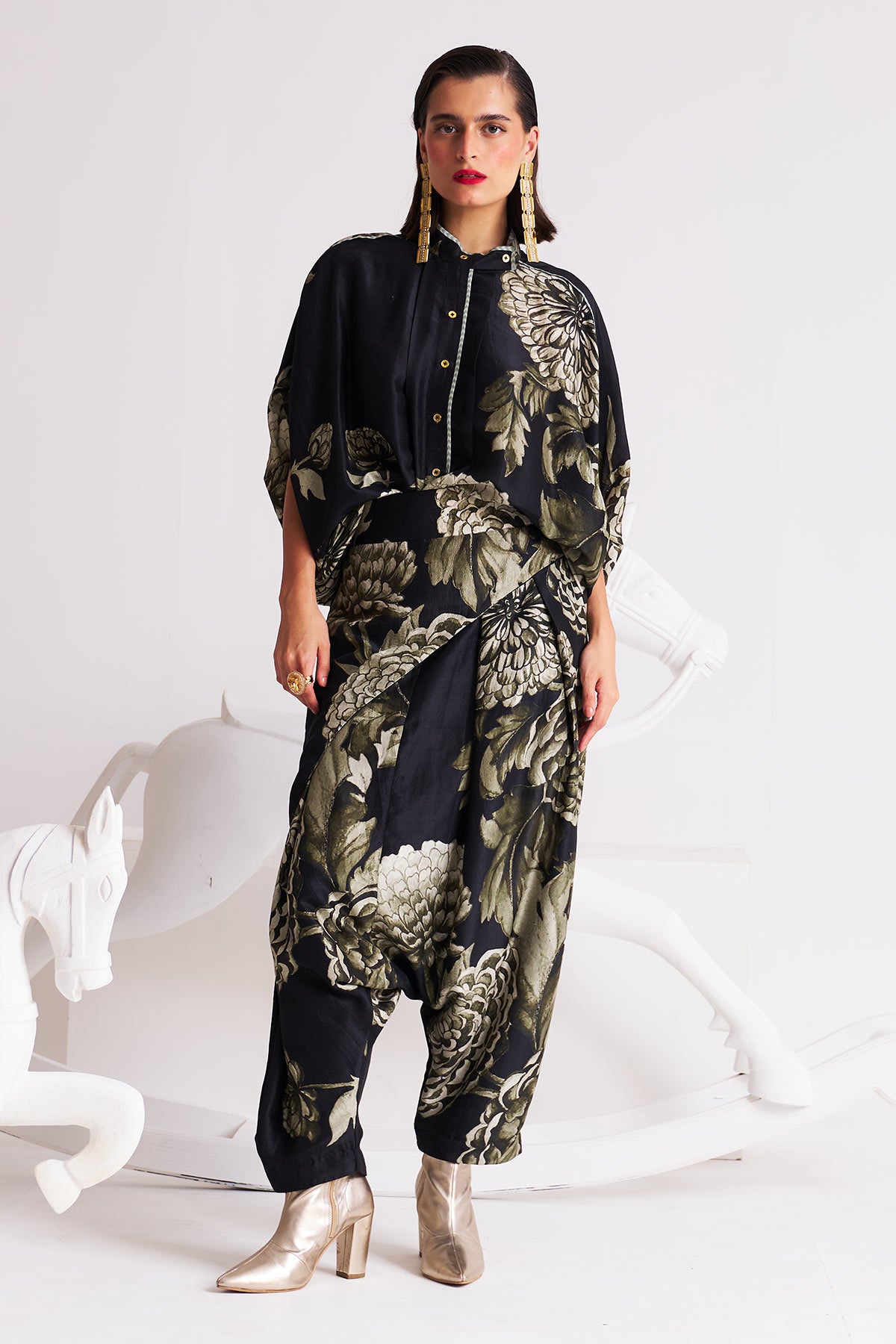 Band collar top with harrom pants