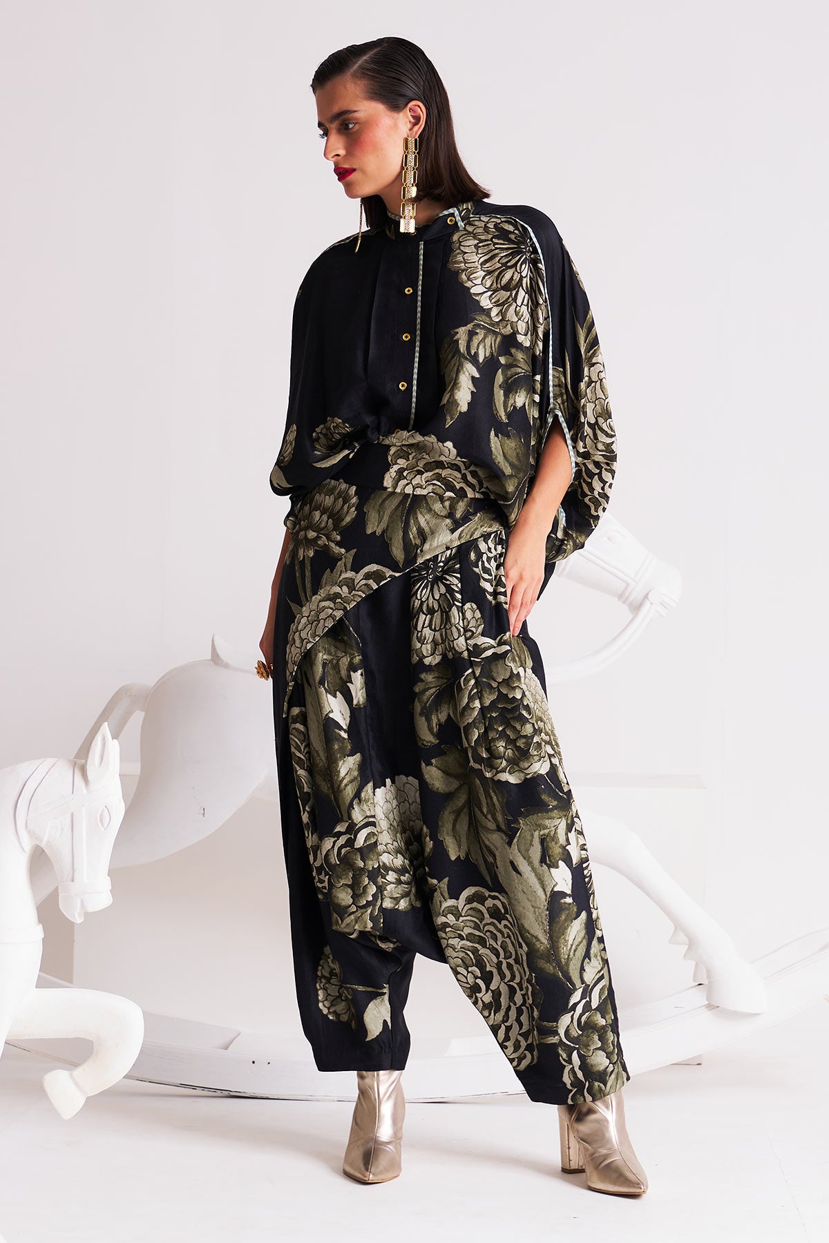 Band collar top with harrom pants