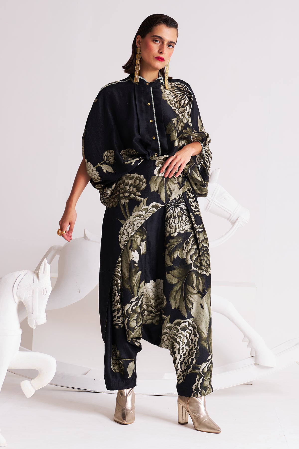 Band collar top with harrom pants