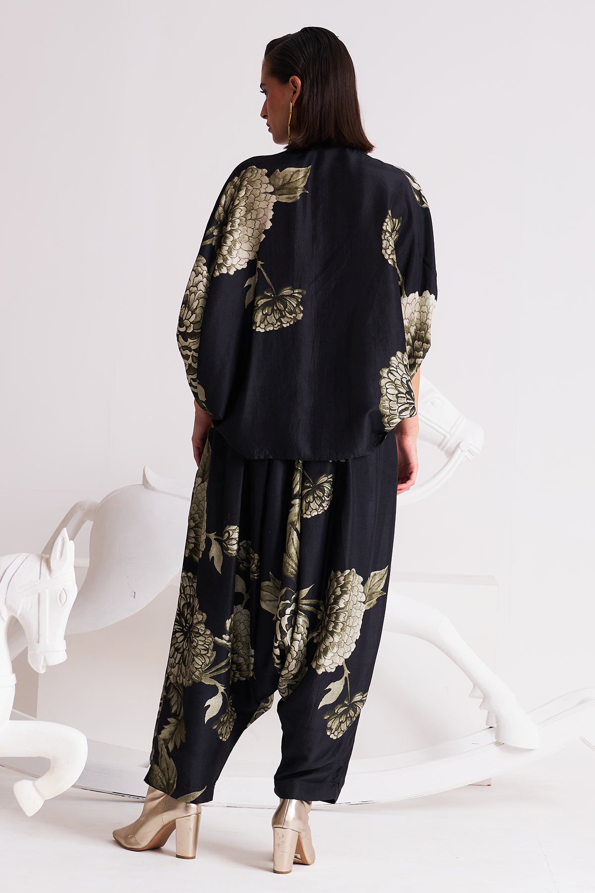 Band collar top with harrom pants