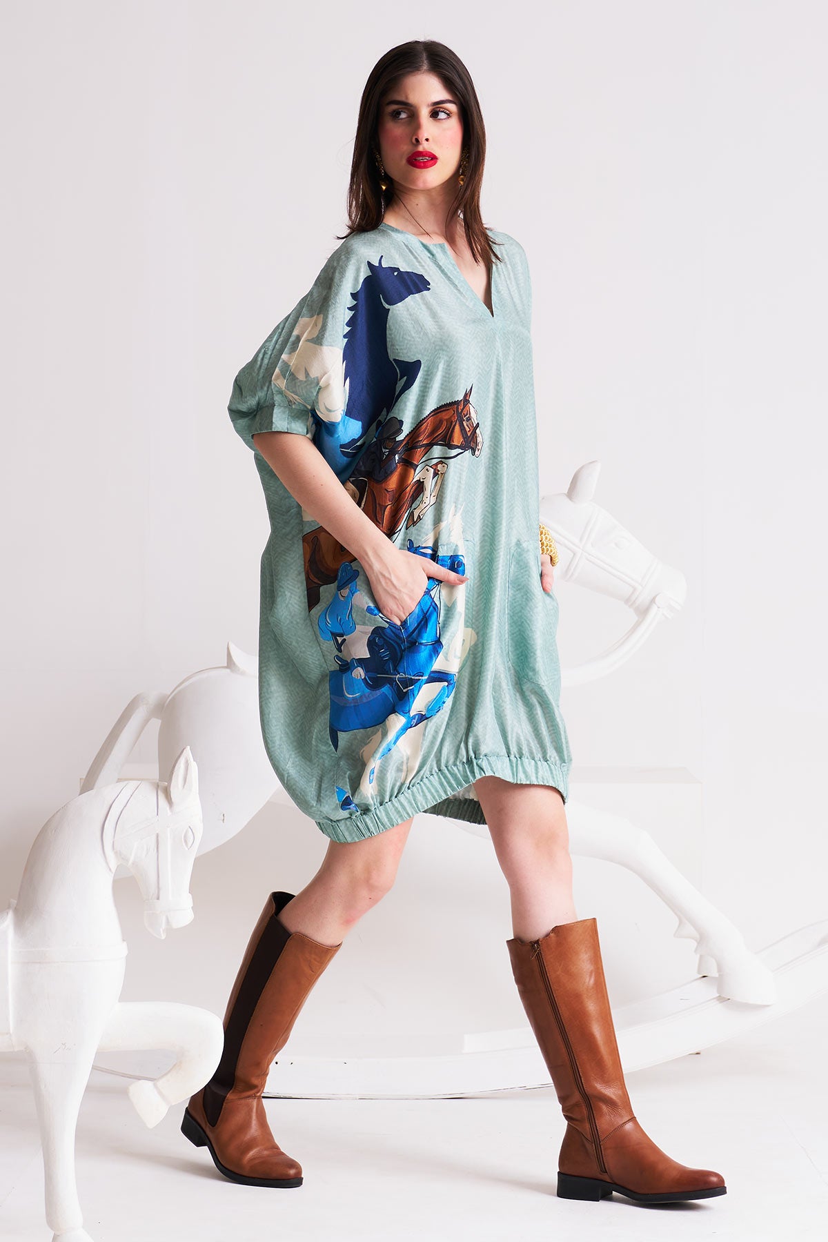 Dress with elasticated hem