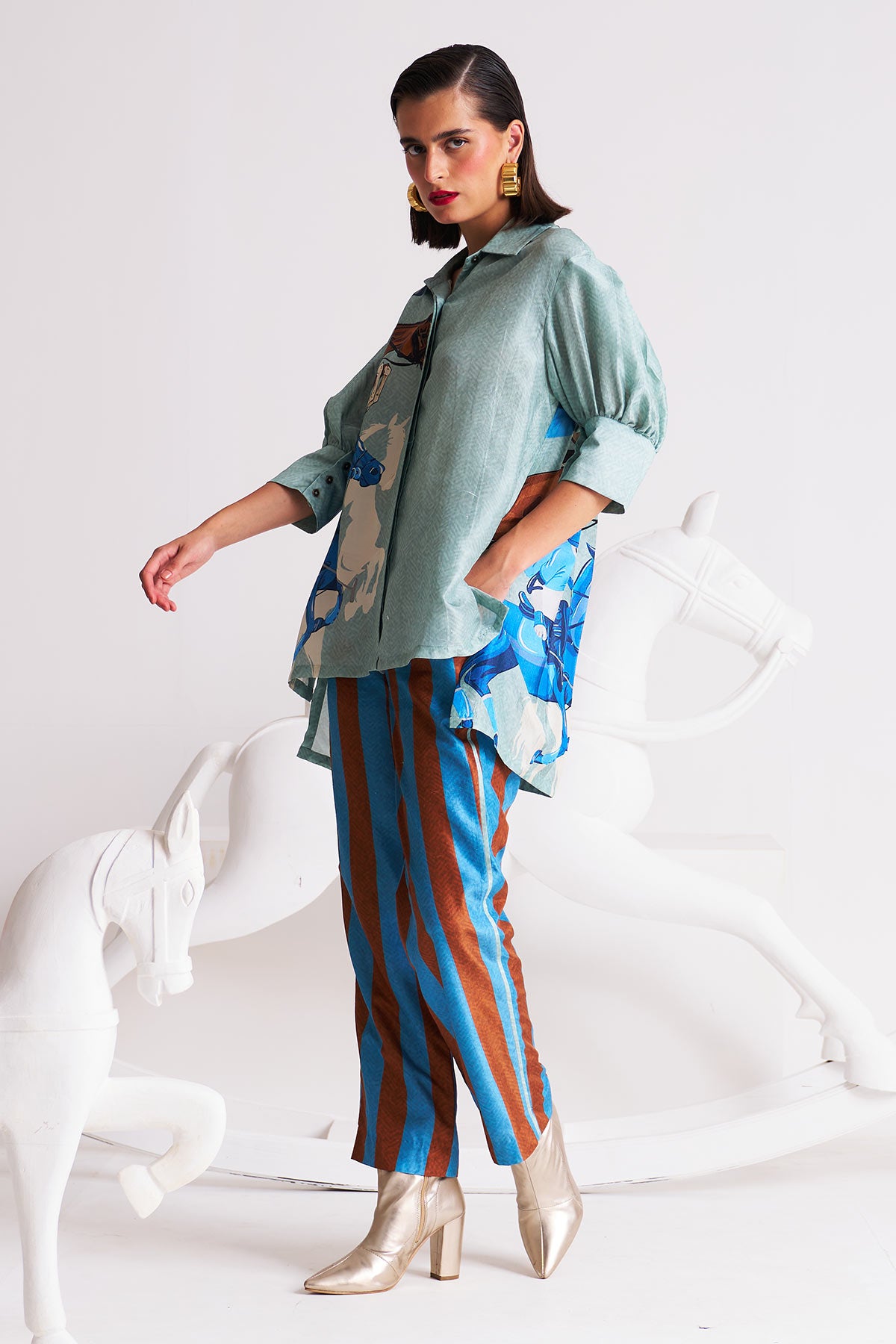 Box yoke pleated shirt