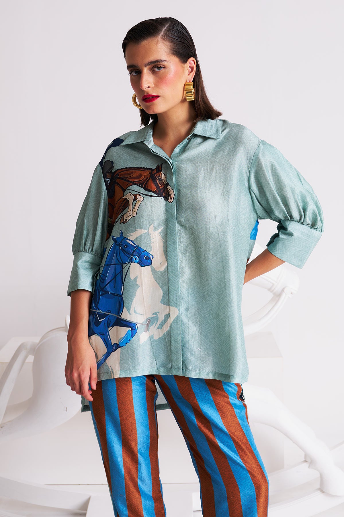 Box yoke pleated shirt