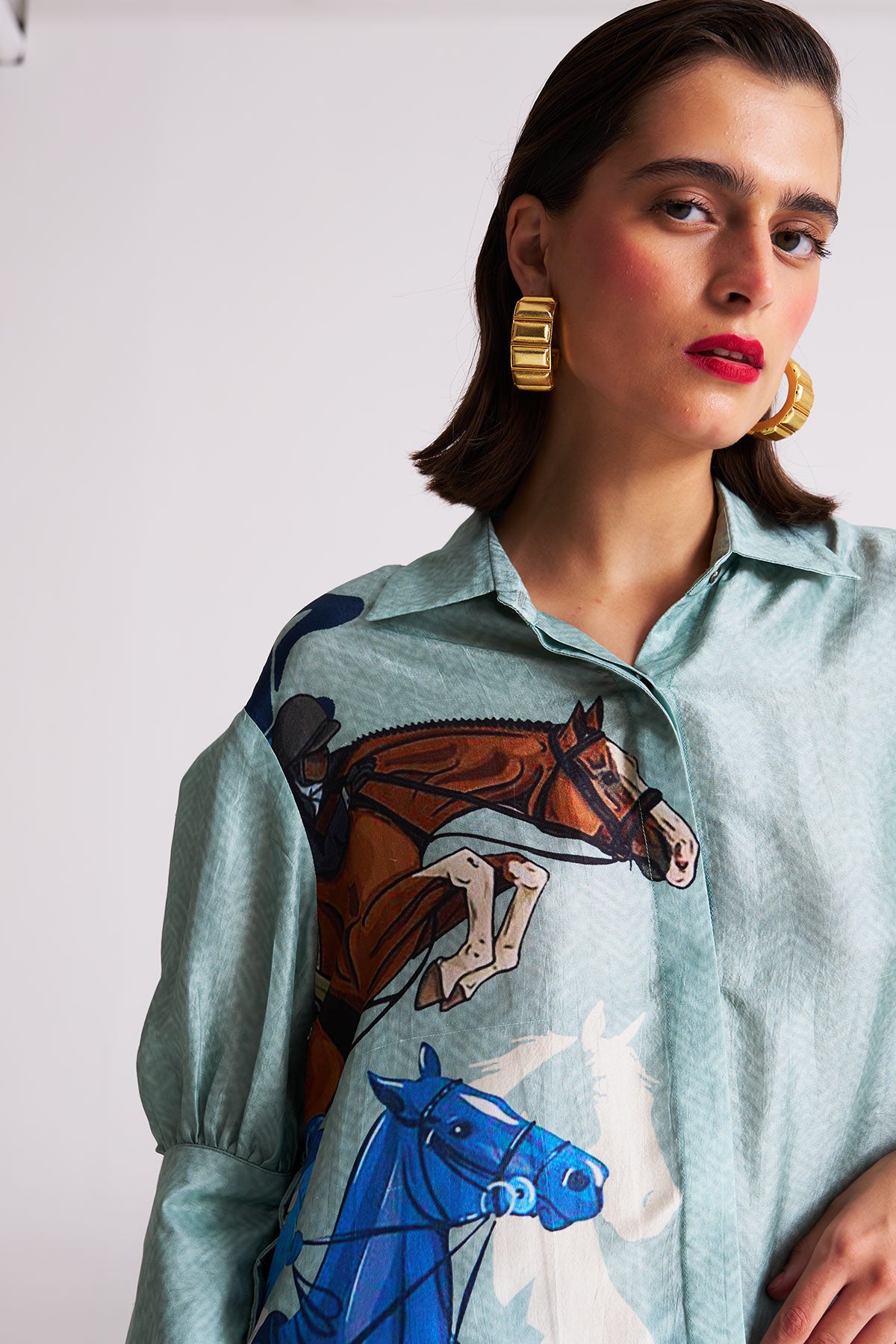 Box yoke pleated shirt