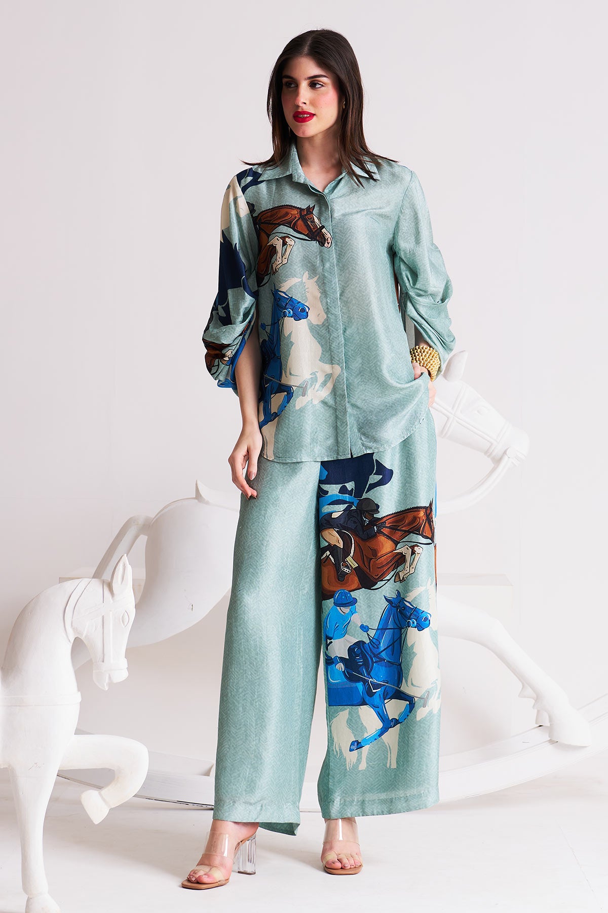 Basic shirt with sleeve details
