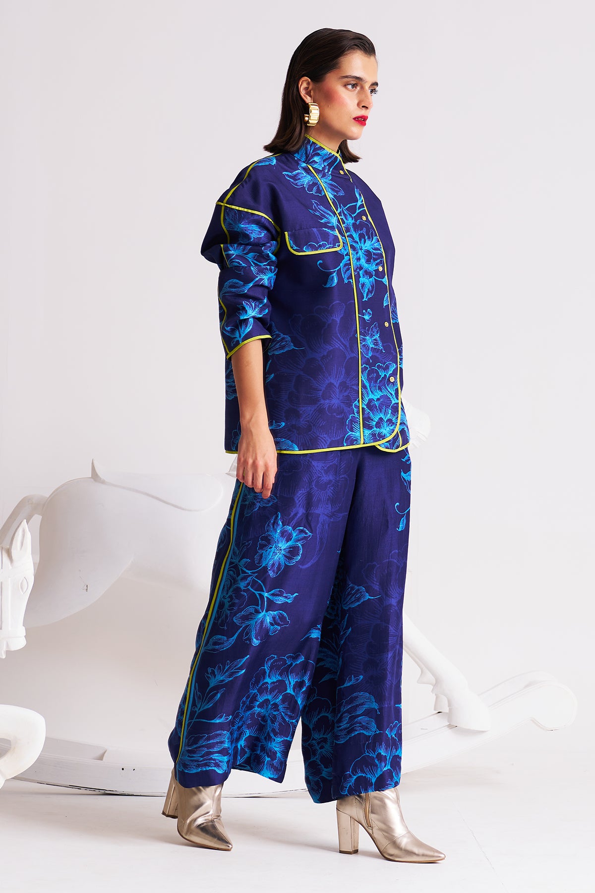 Piping detail coat