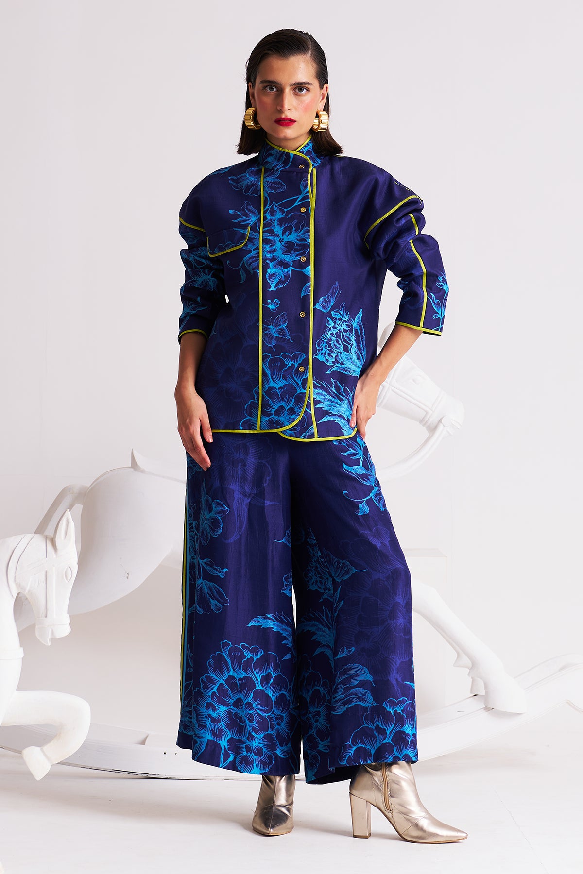 Piping detail coat