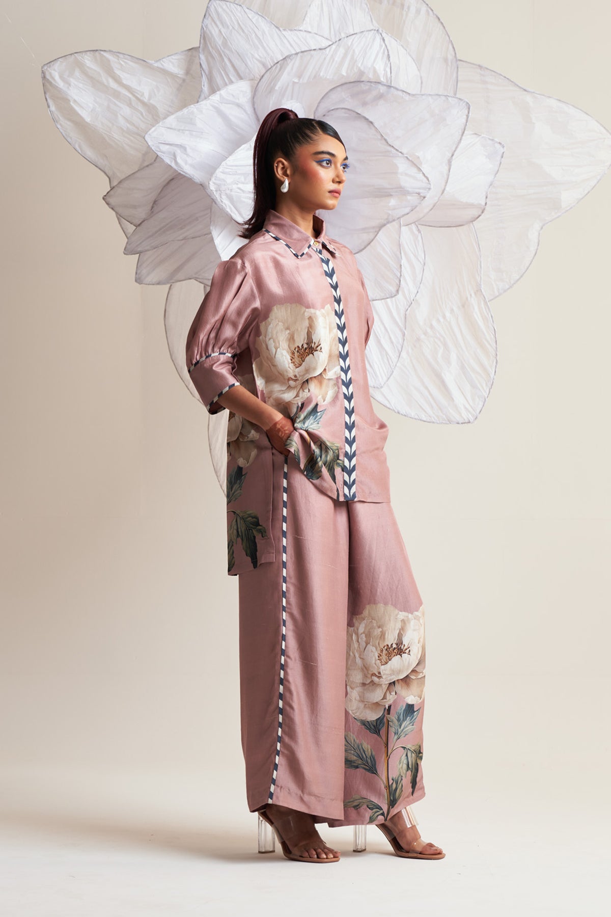 Box yoke pleated shirt