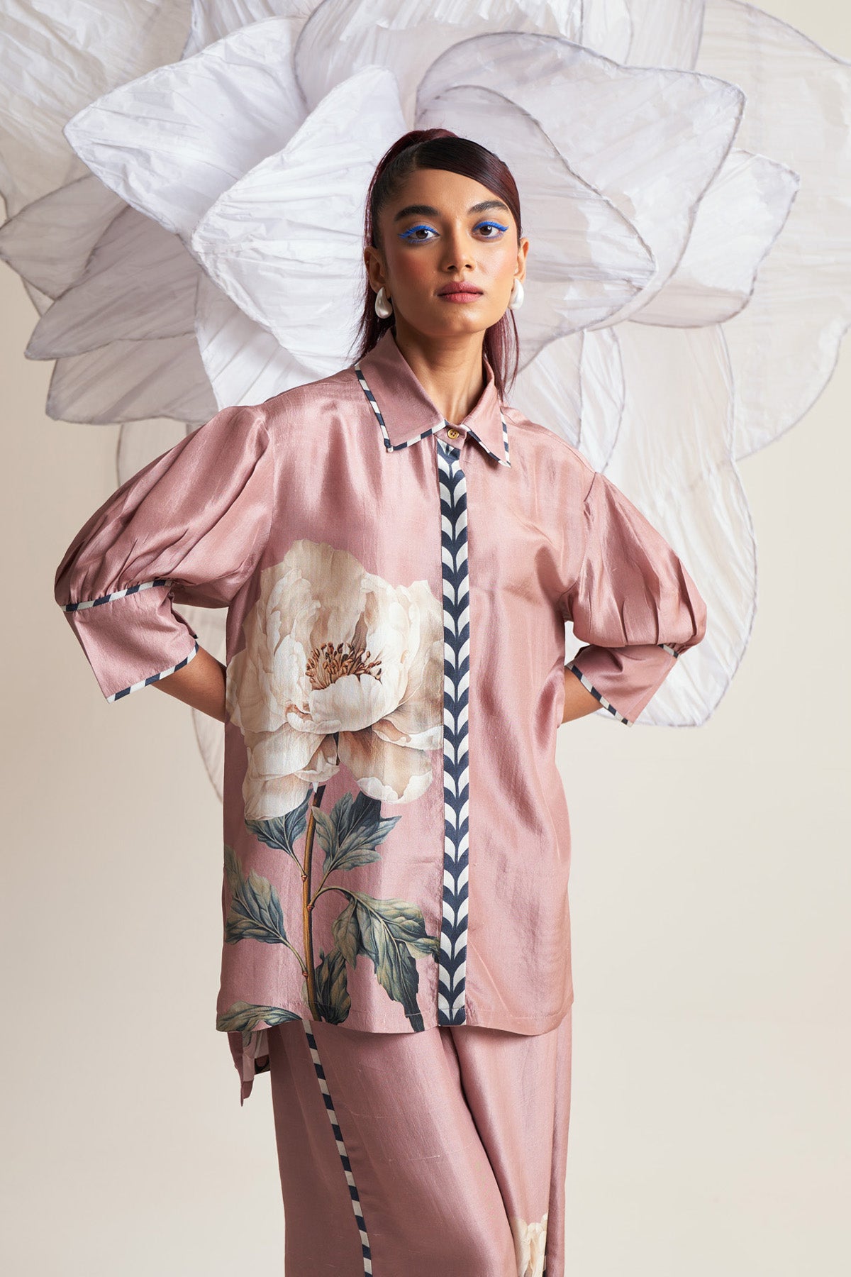 Box yoke pleated shirt