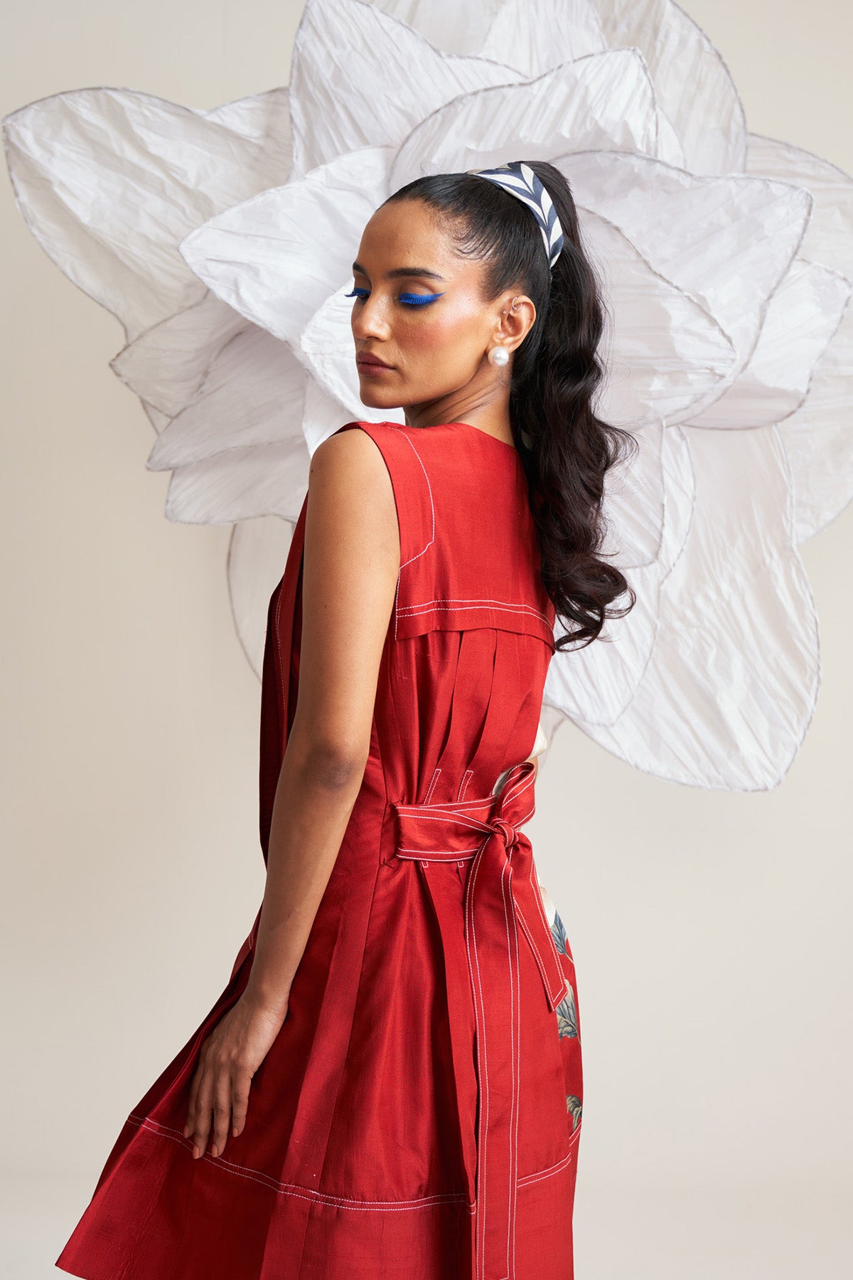 Thread detailed dress