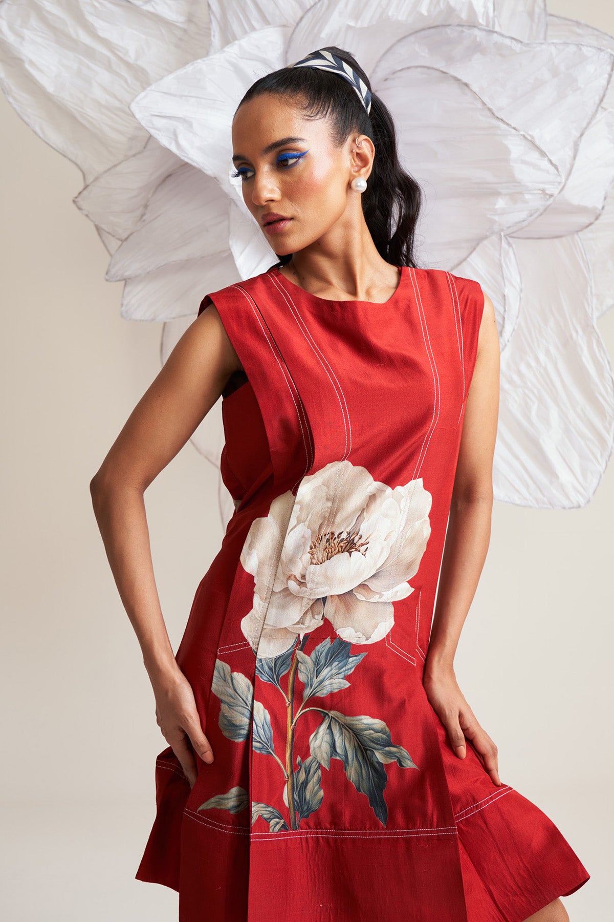 Thread detailed dress