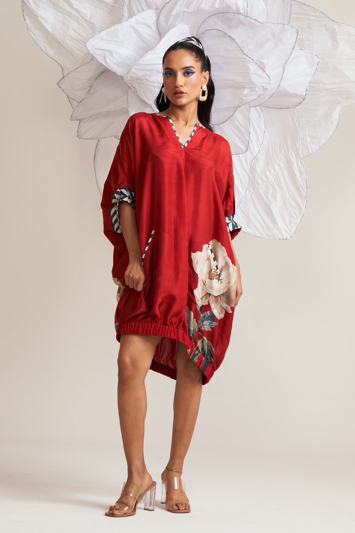 Dress with elasticated hem