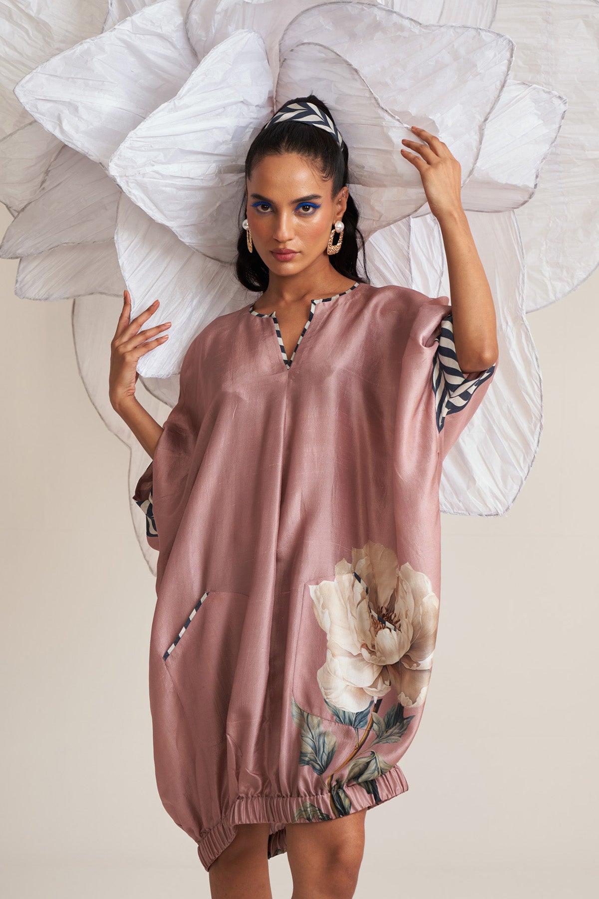 Dress with elasticated hem