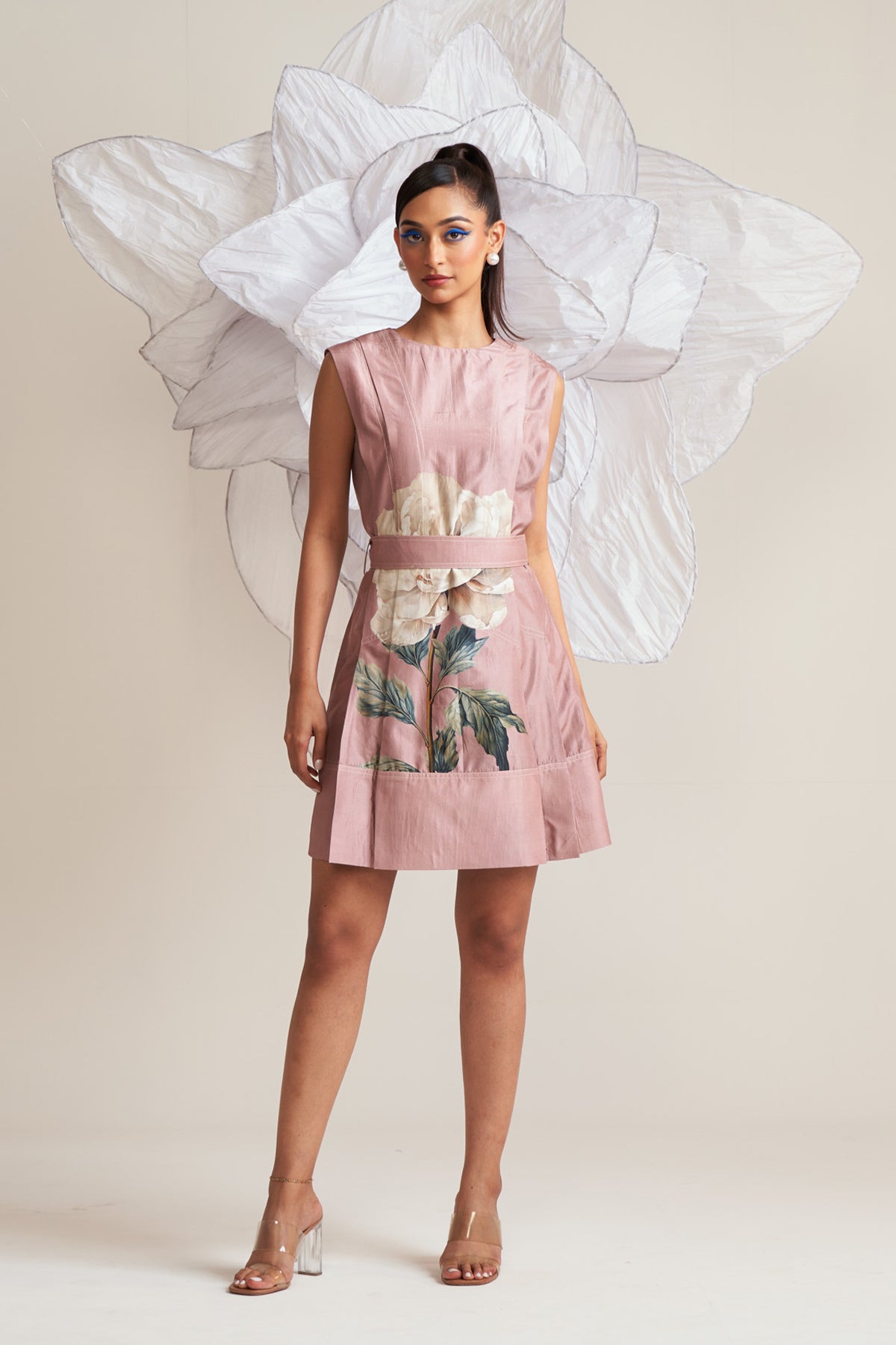 Thread detailed dress