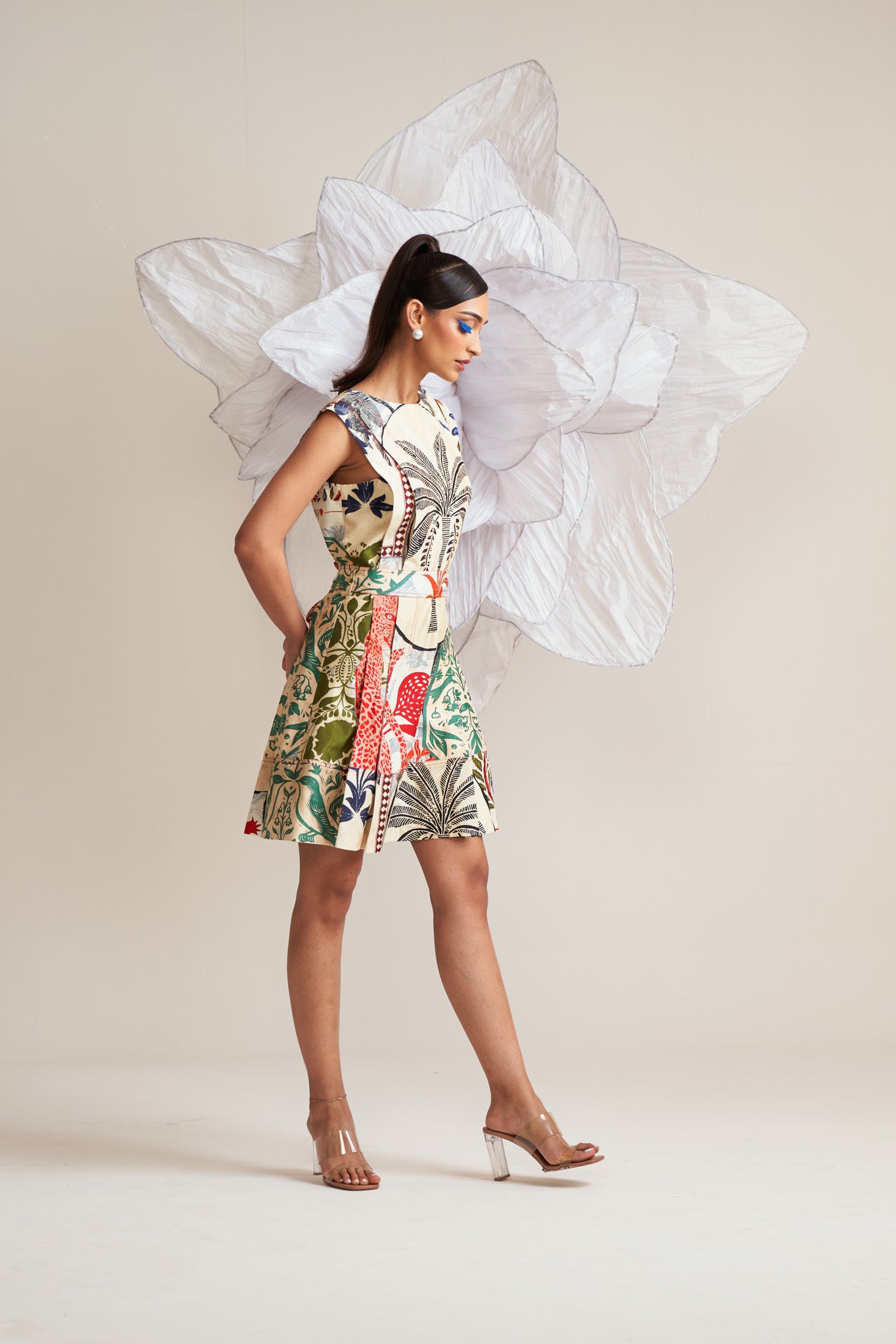 Thread detailed dress